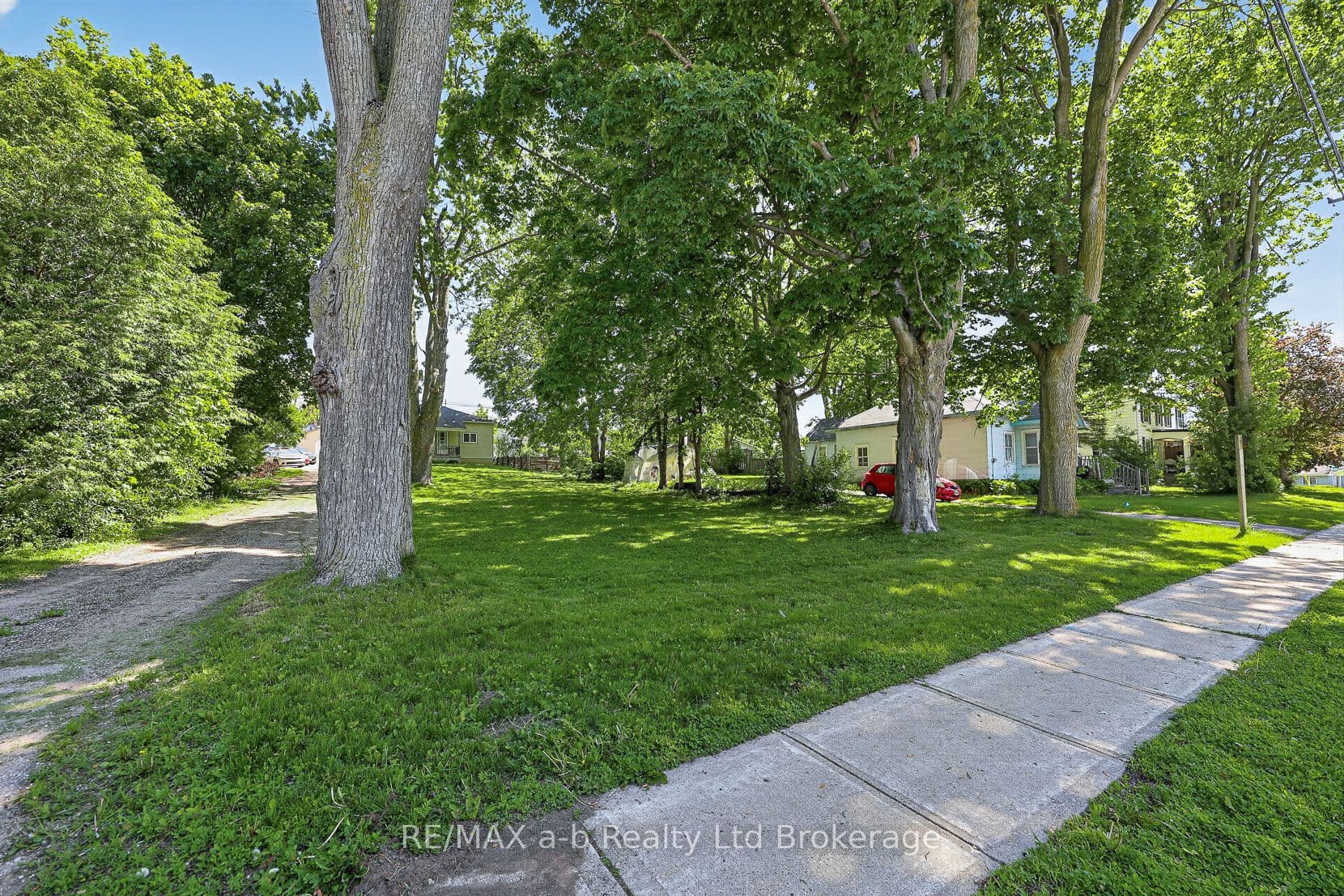 305 Hall Street photo 1