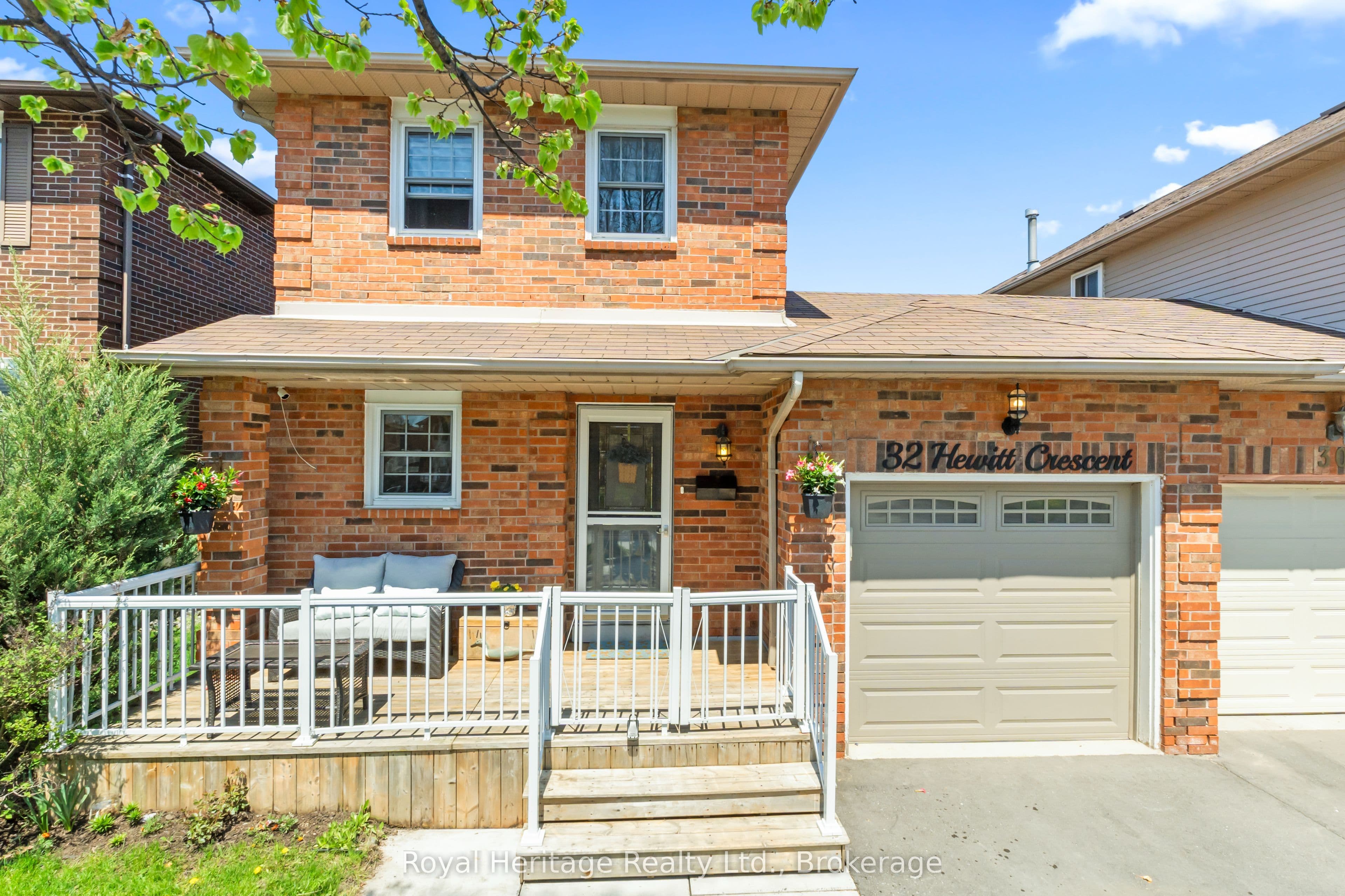 32 Hewitt Crescent photo 1
