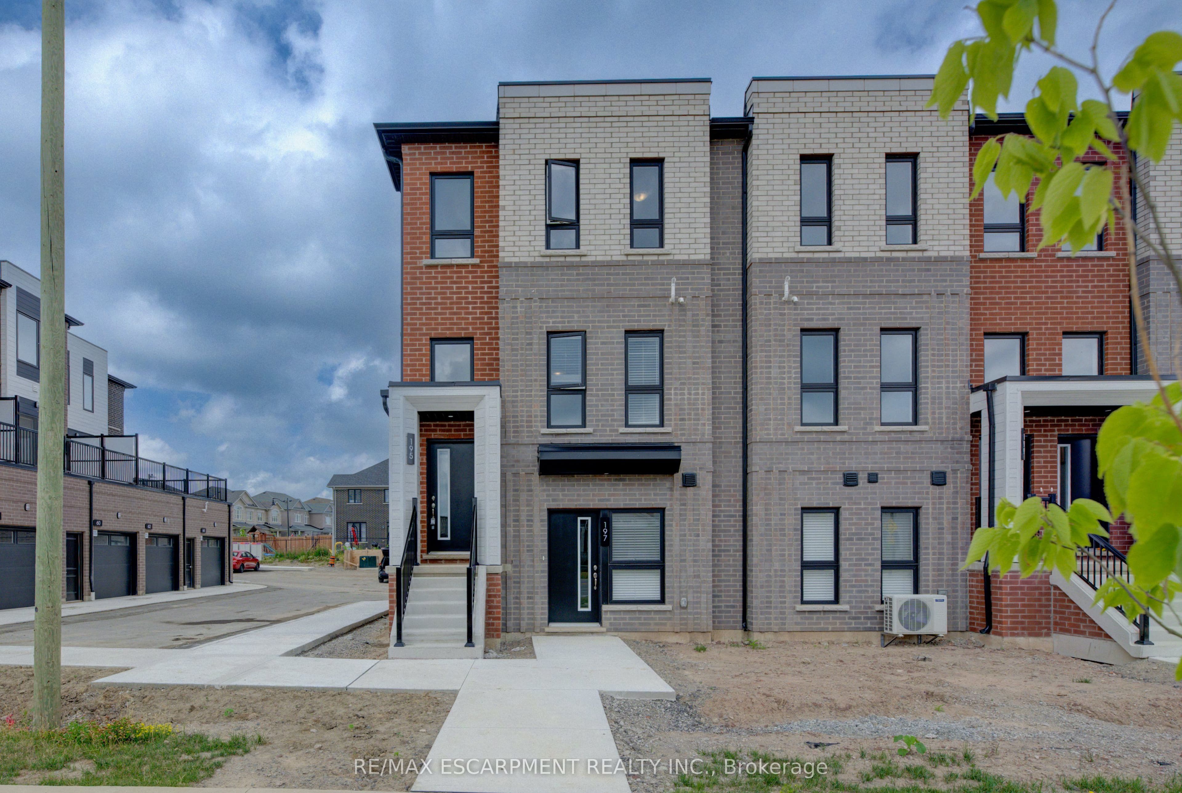 247 Burke Street photo 1