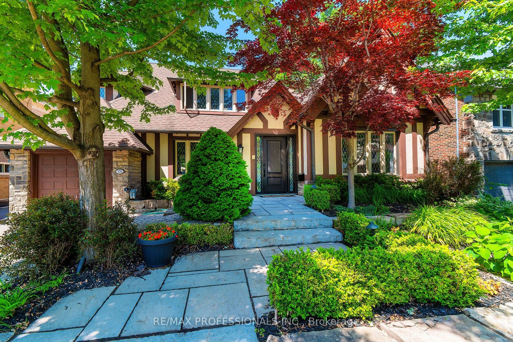 376 Prince Edward Drive photo 1