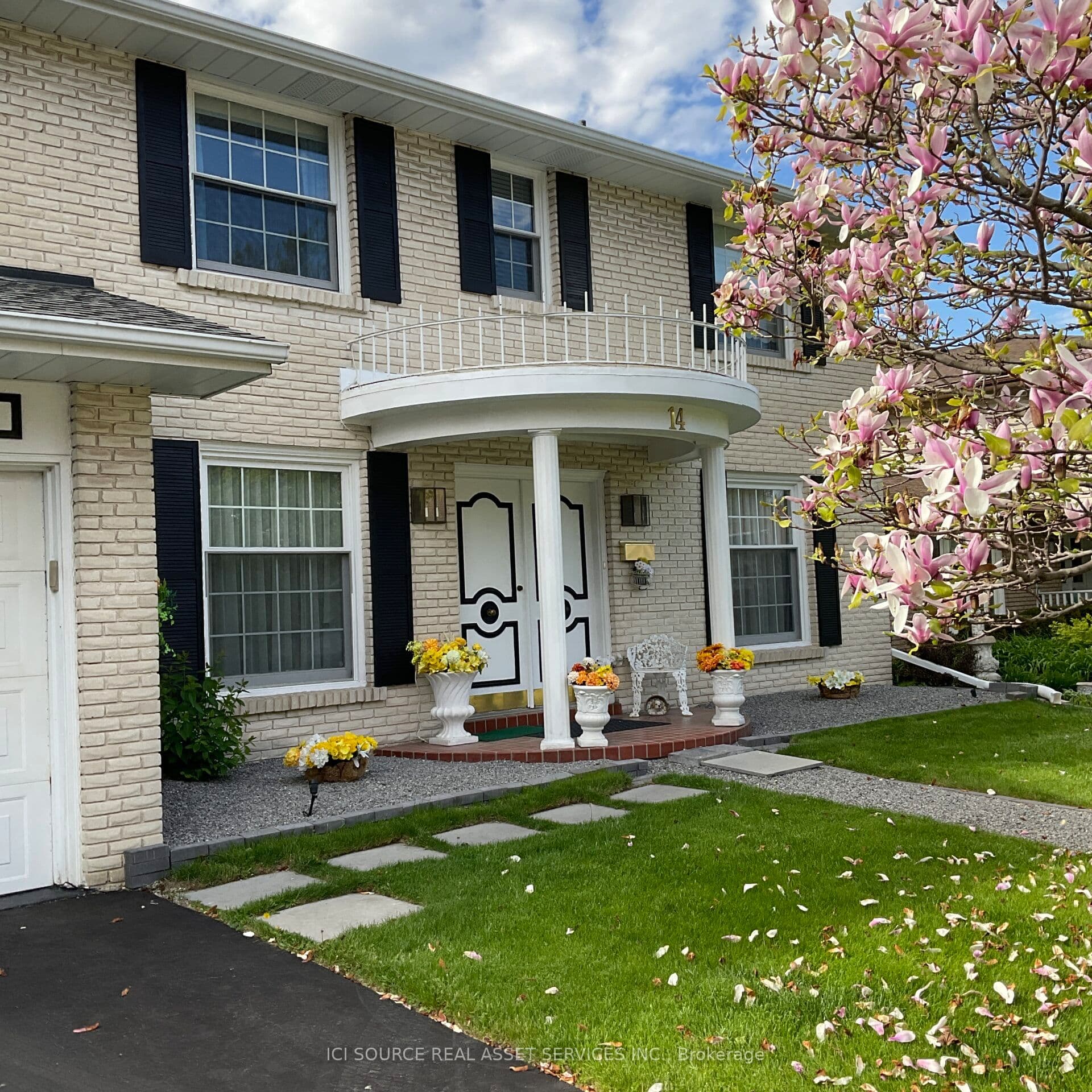 14 Robinhood Drive photo 1