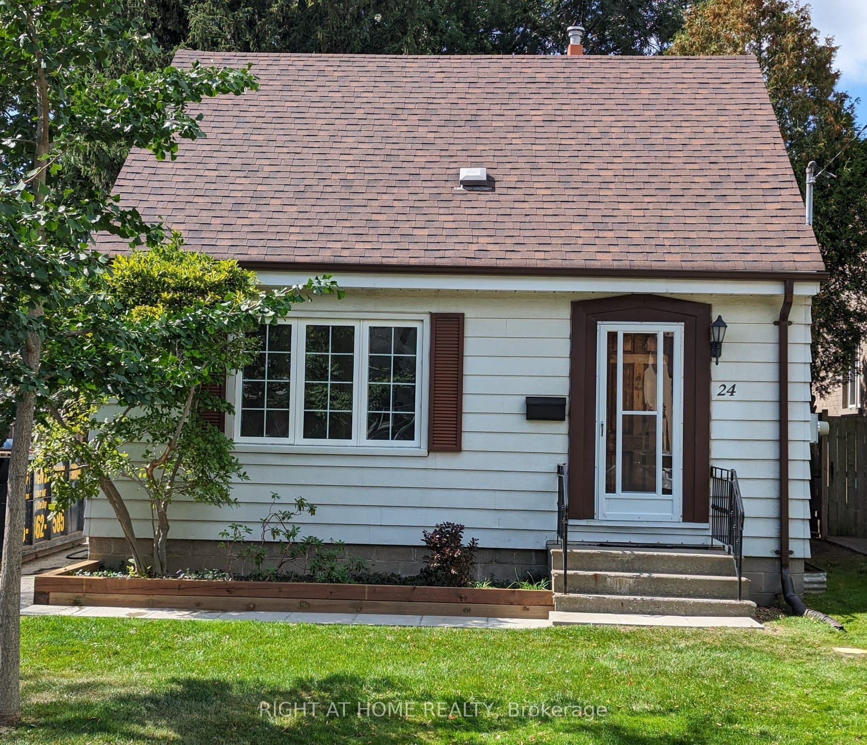 24 Harewood Avenue photo 1