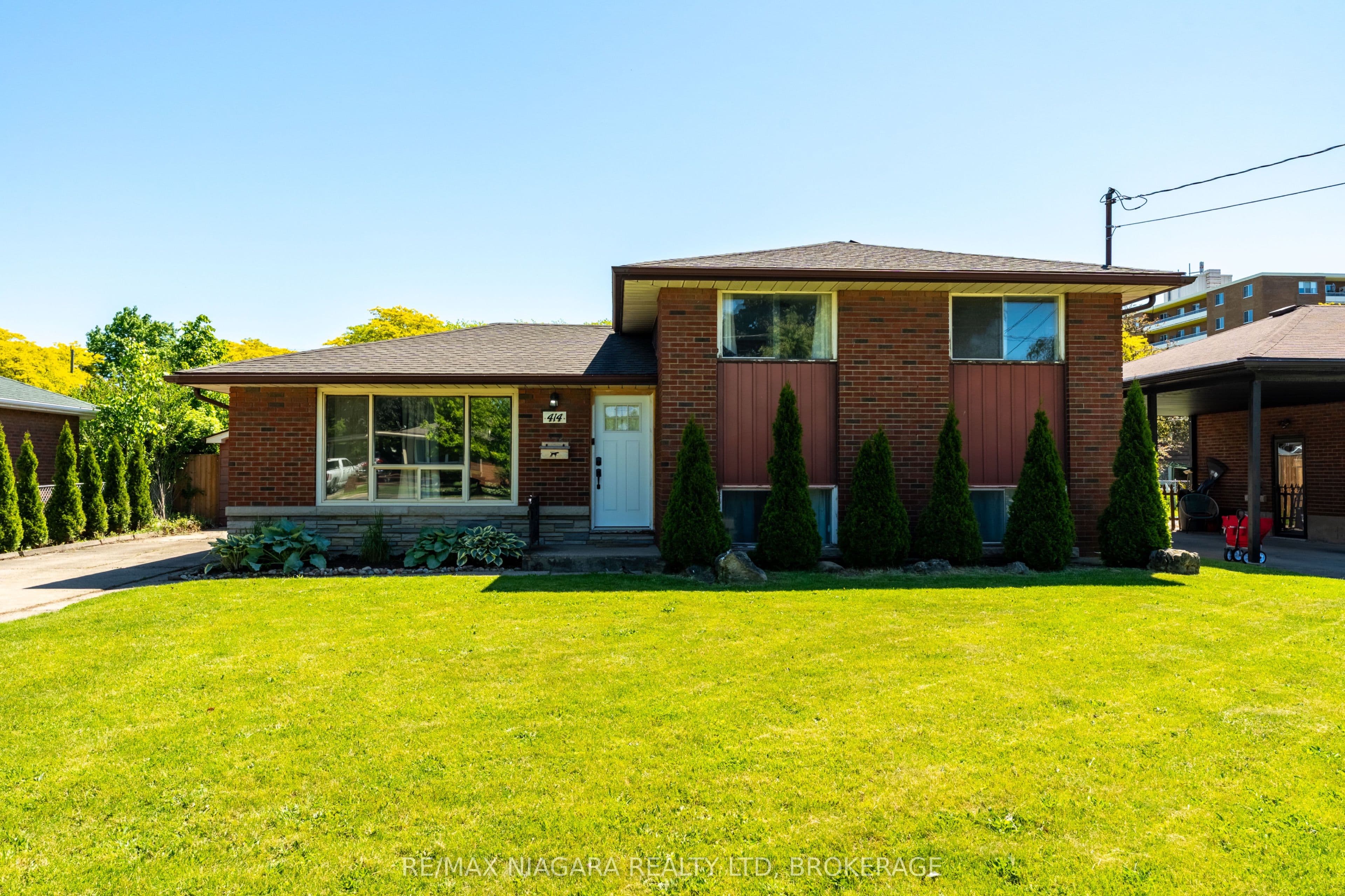 414 Bunting Road photo 1