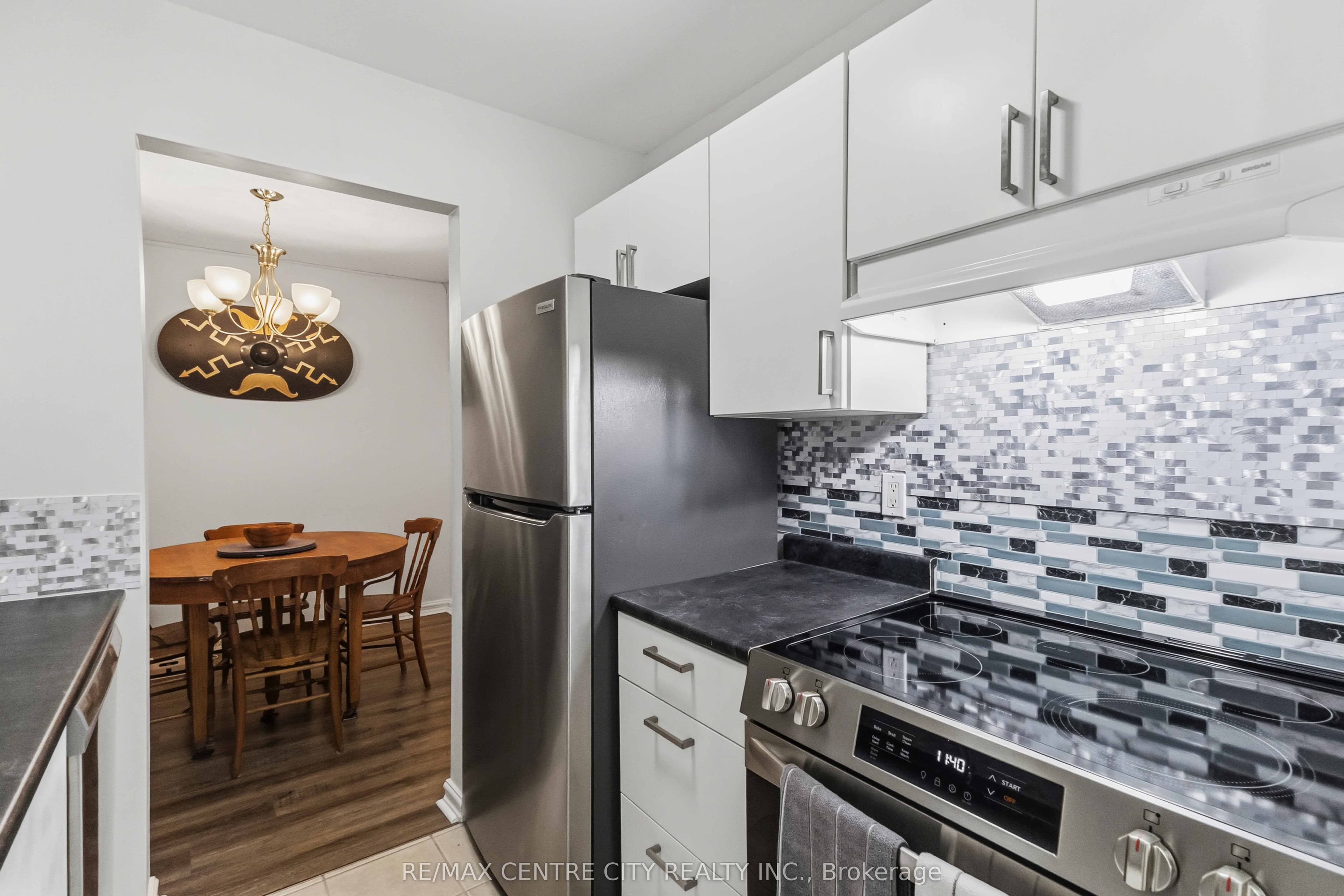 Unit 121 2230 Trafalgar Street photo 1