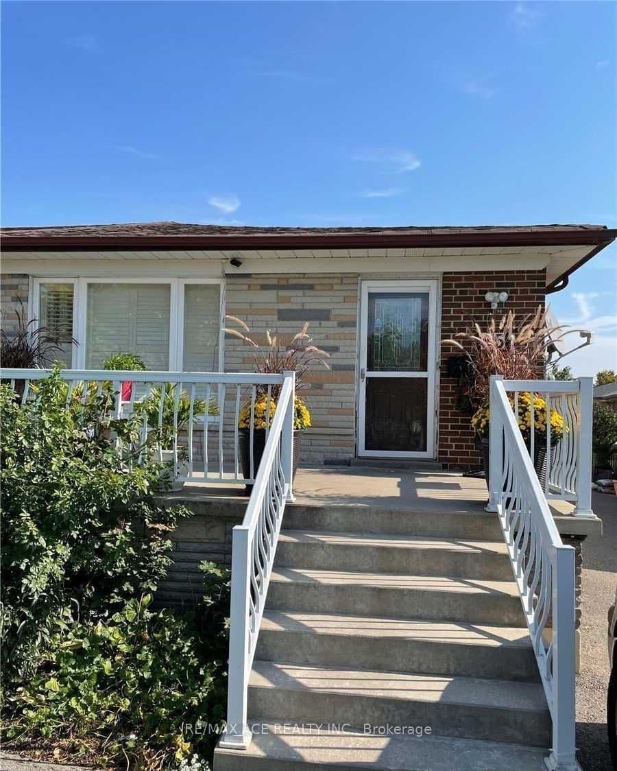 Unit Bsmt 65 Dellbrook Crescent photo 1