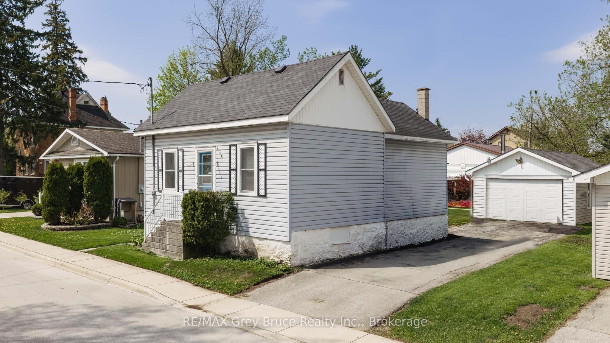 236 2nd Avenue photo 1