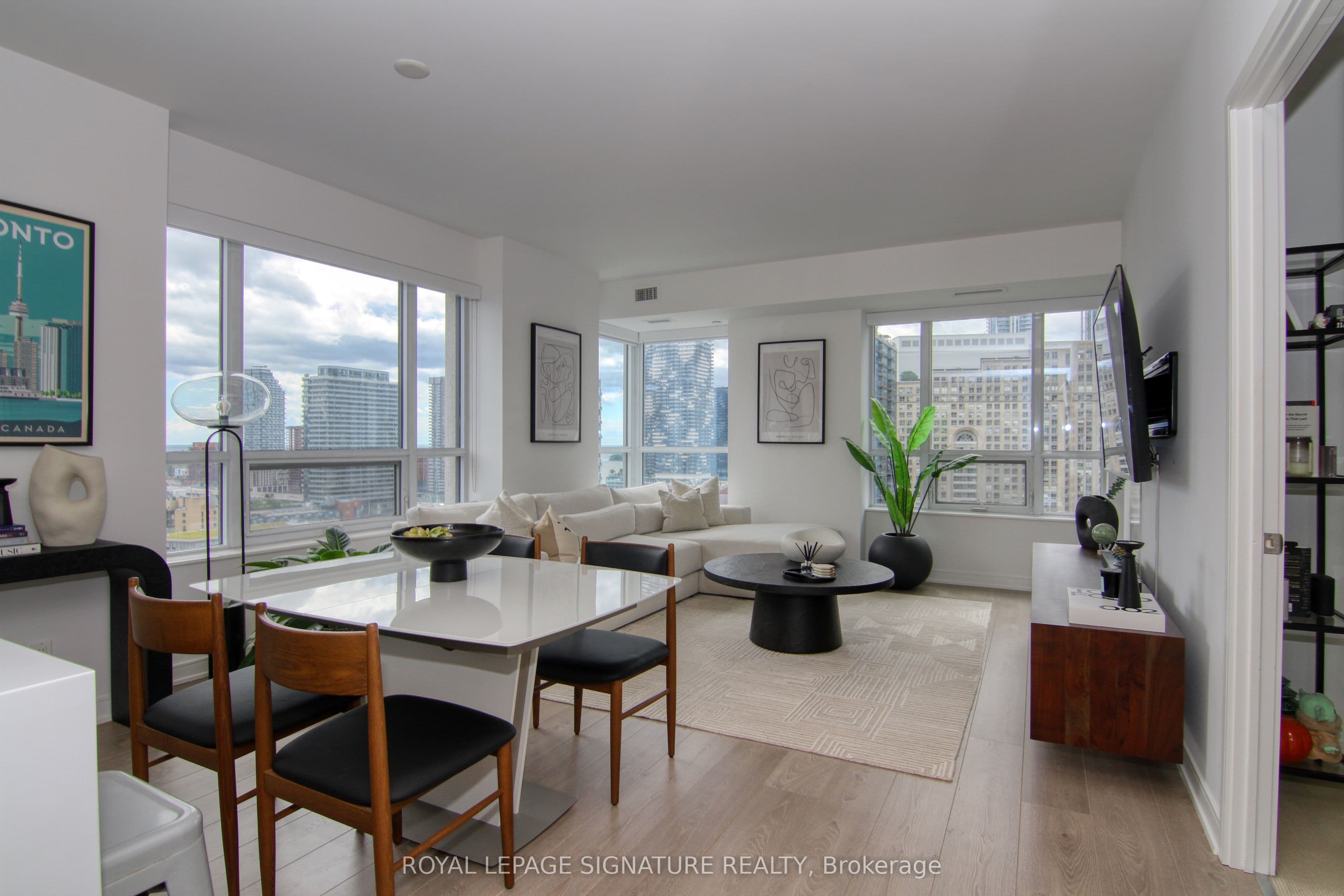 Unit 1809 88 Scott Street photo 1