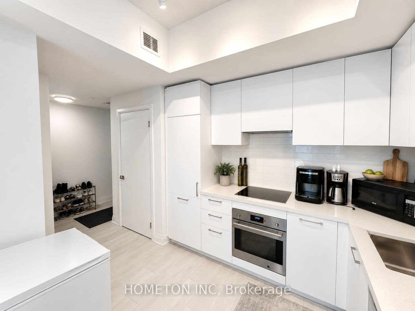 Unit 817 33 Frederick Todd Way photo 1