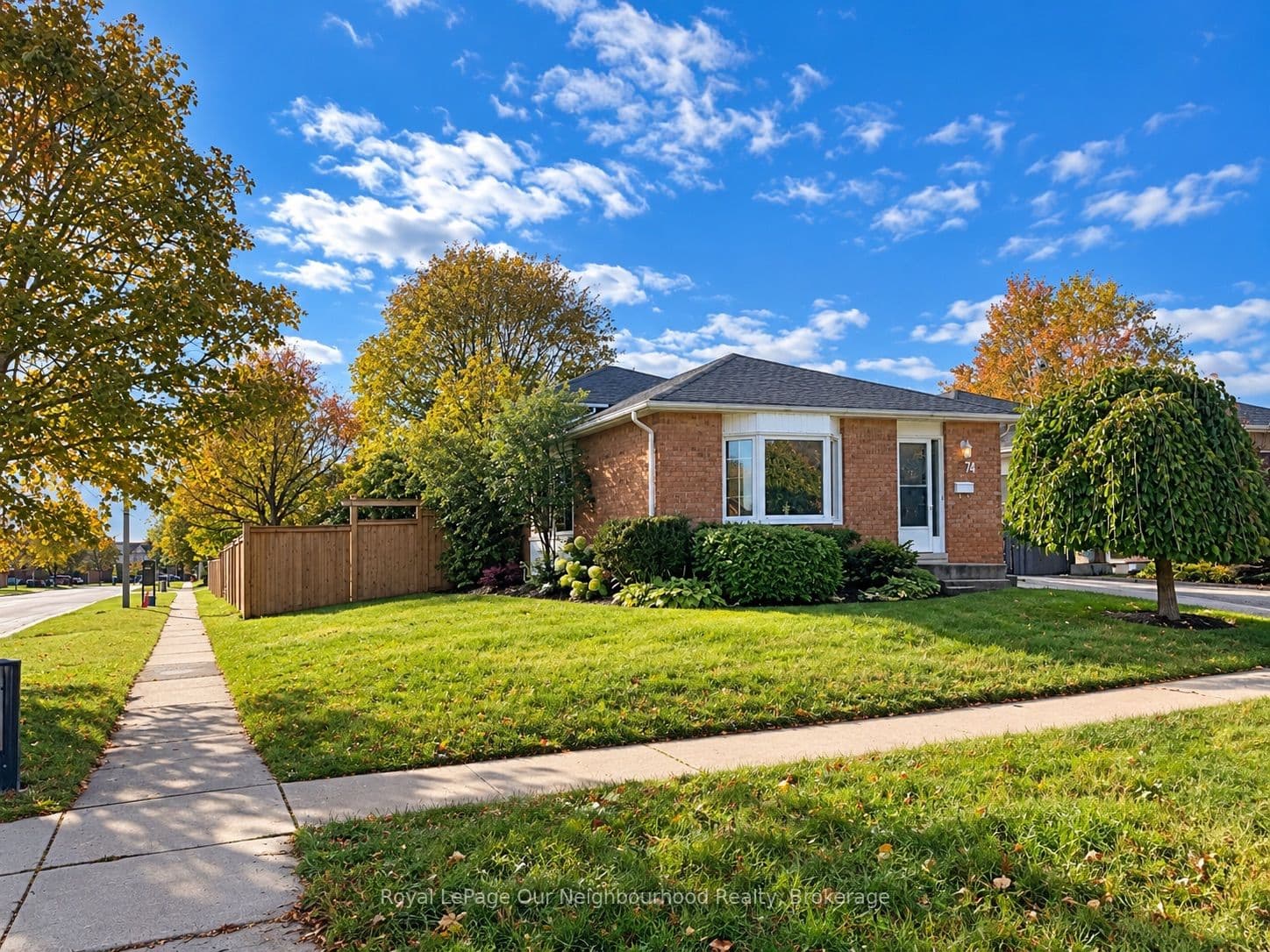 74 Centrefield Drive photo 1