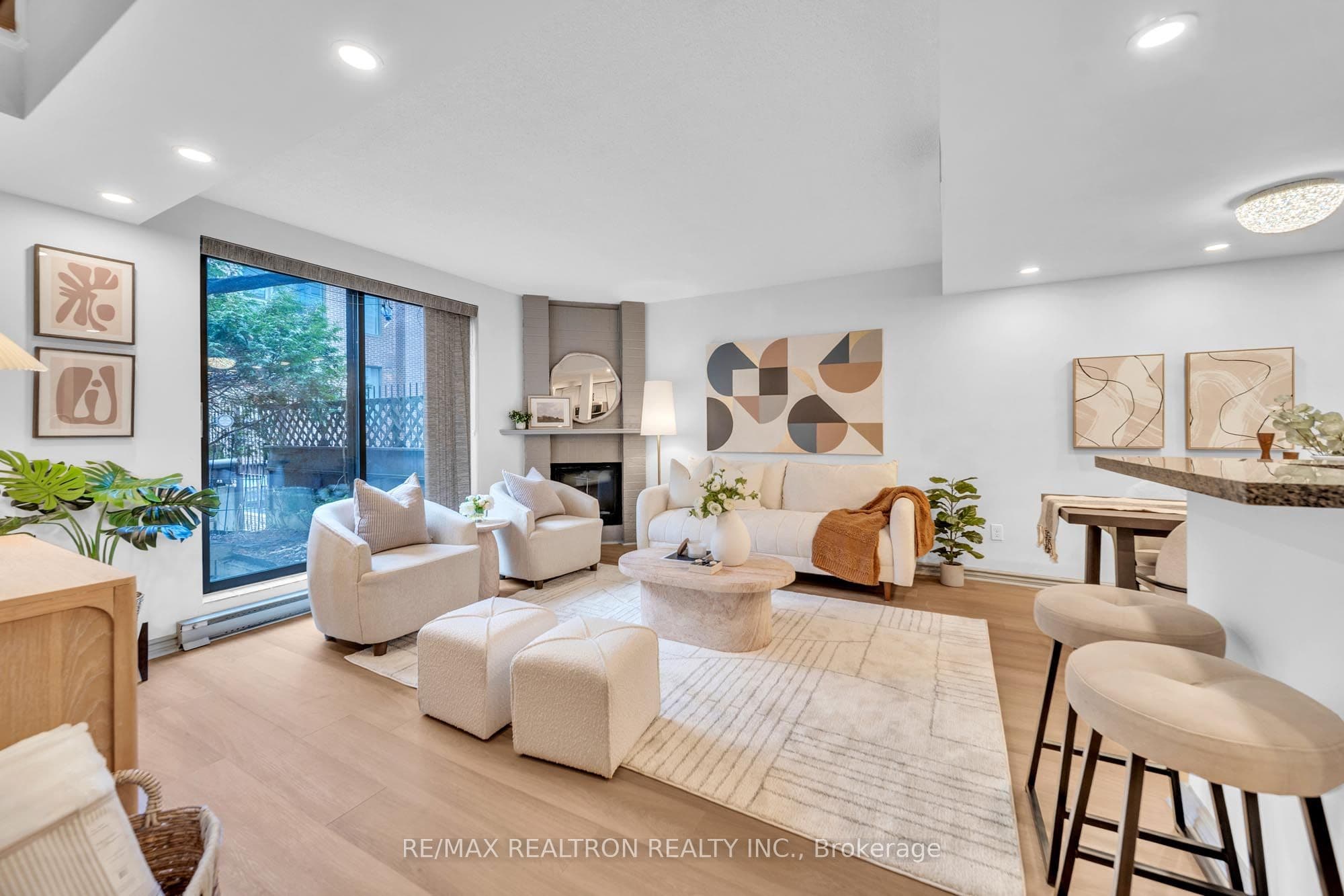 Unit 204 19 Dundonald Street photo 1