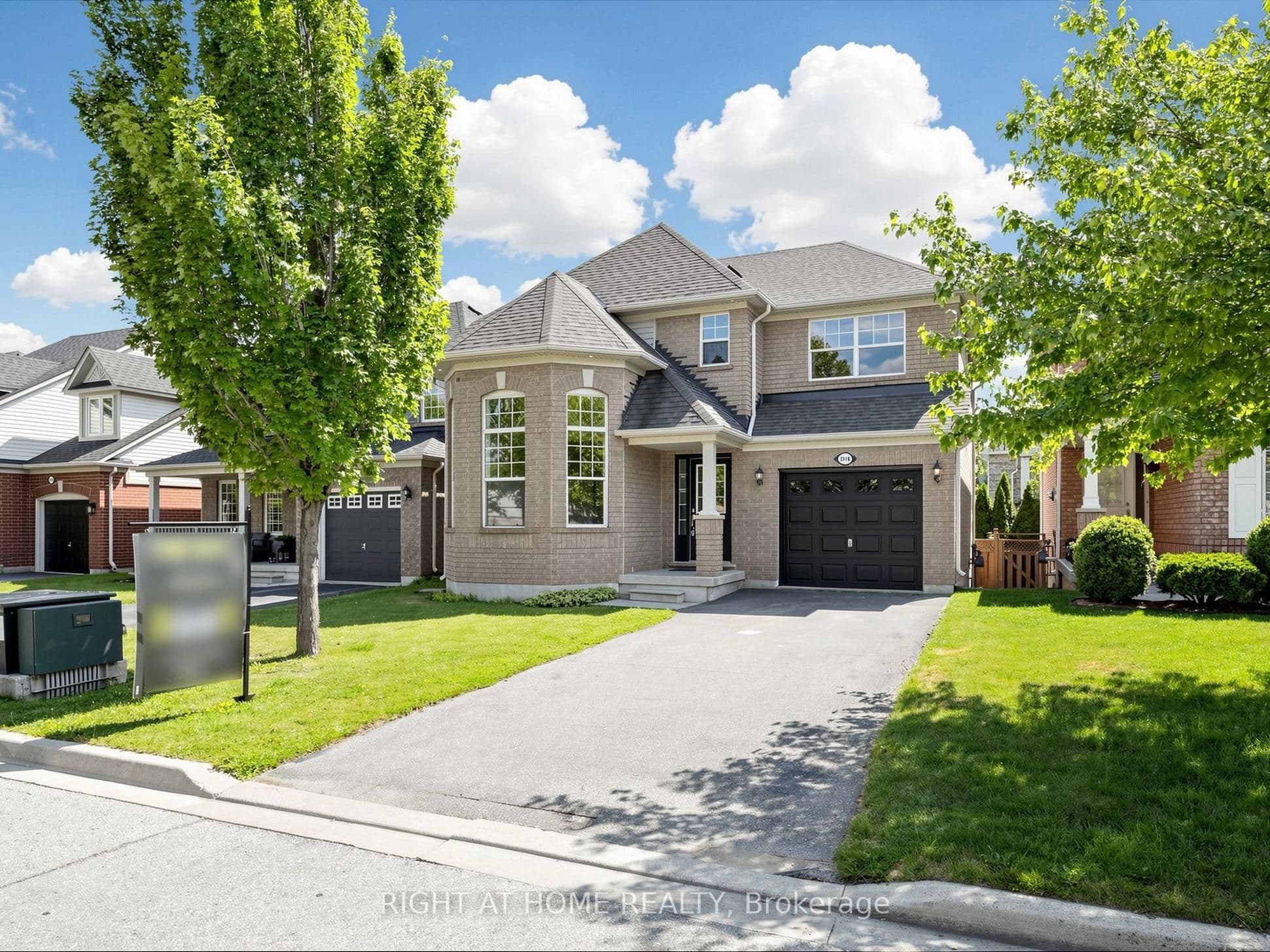3114 Scotscraig Crescent photo 1