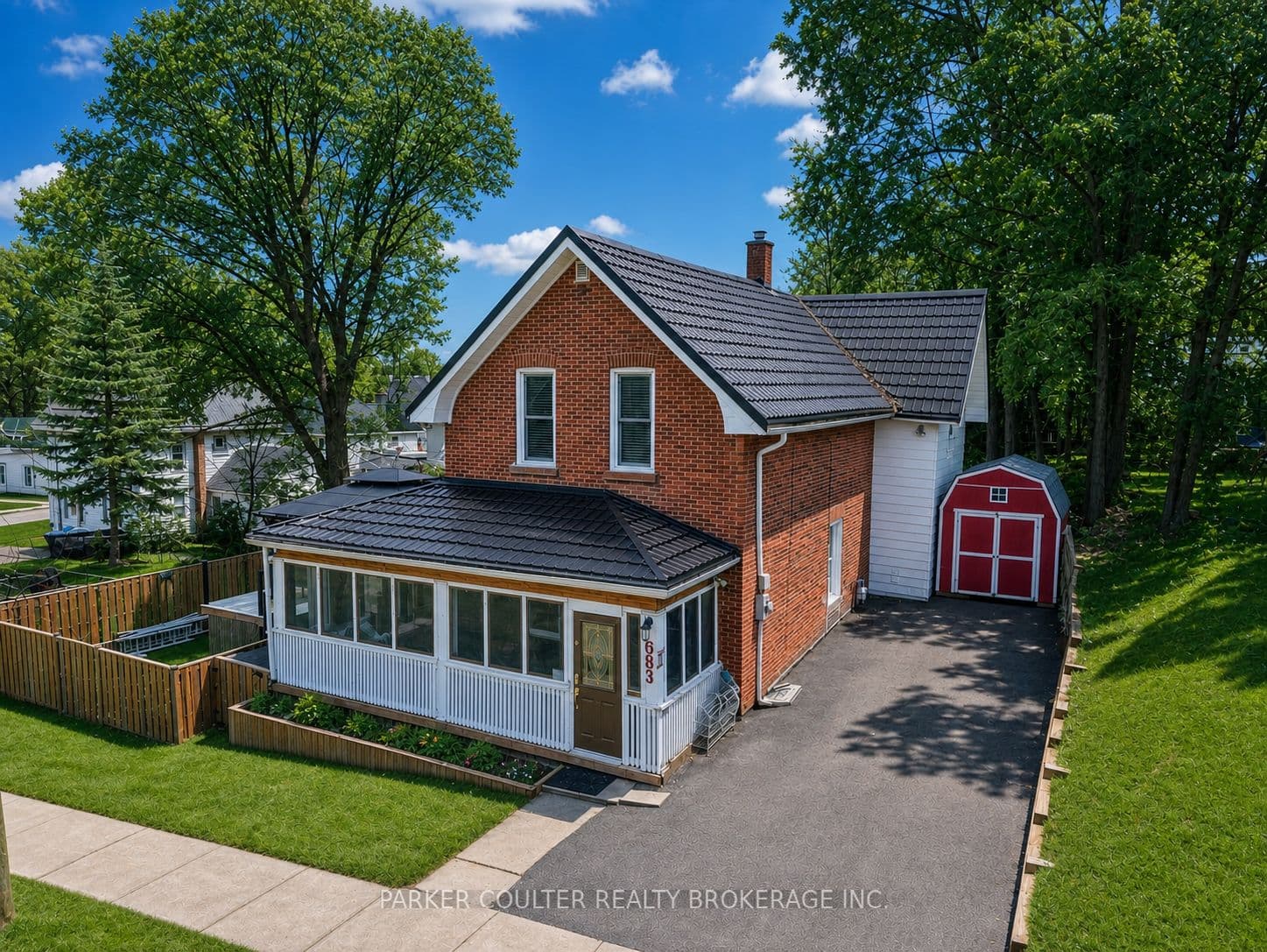 683 Ottawa Street photo 1