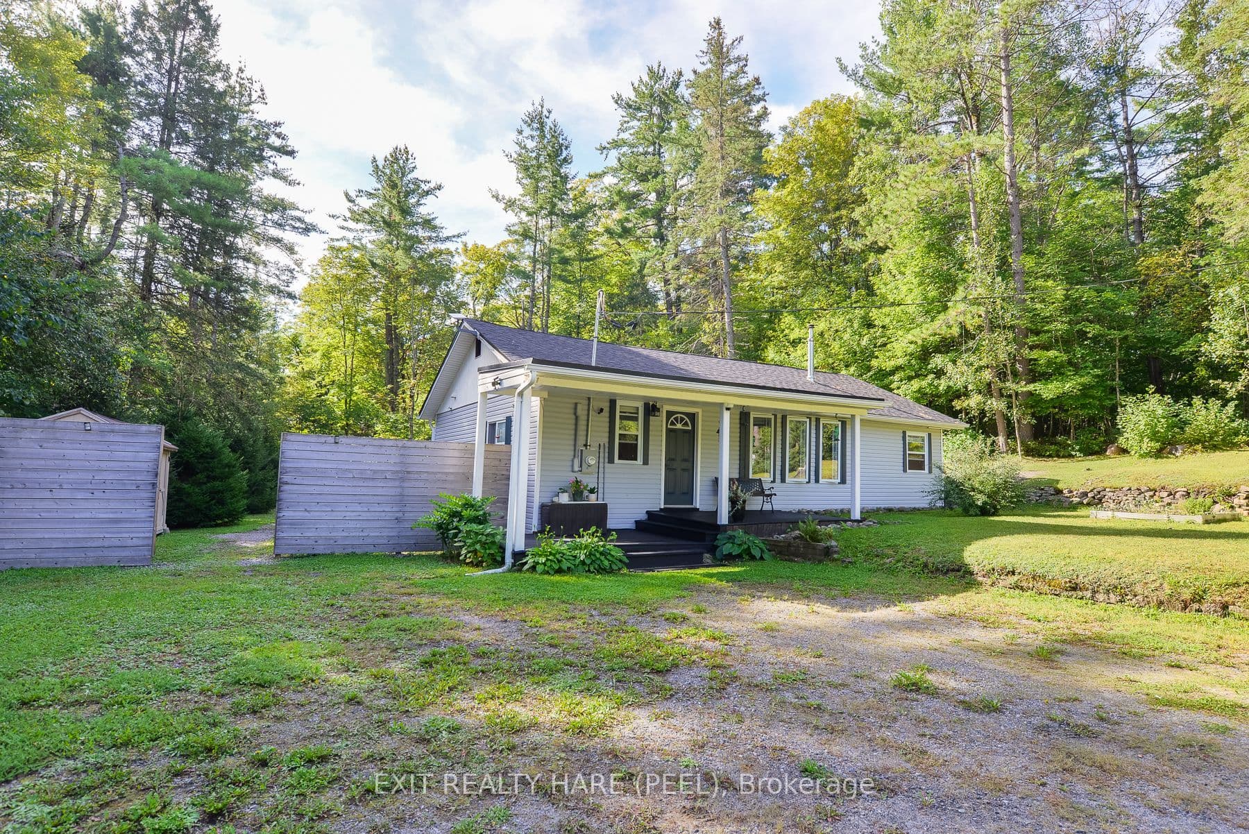 1082 Lambert Road photo 1