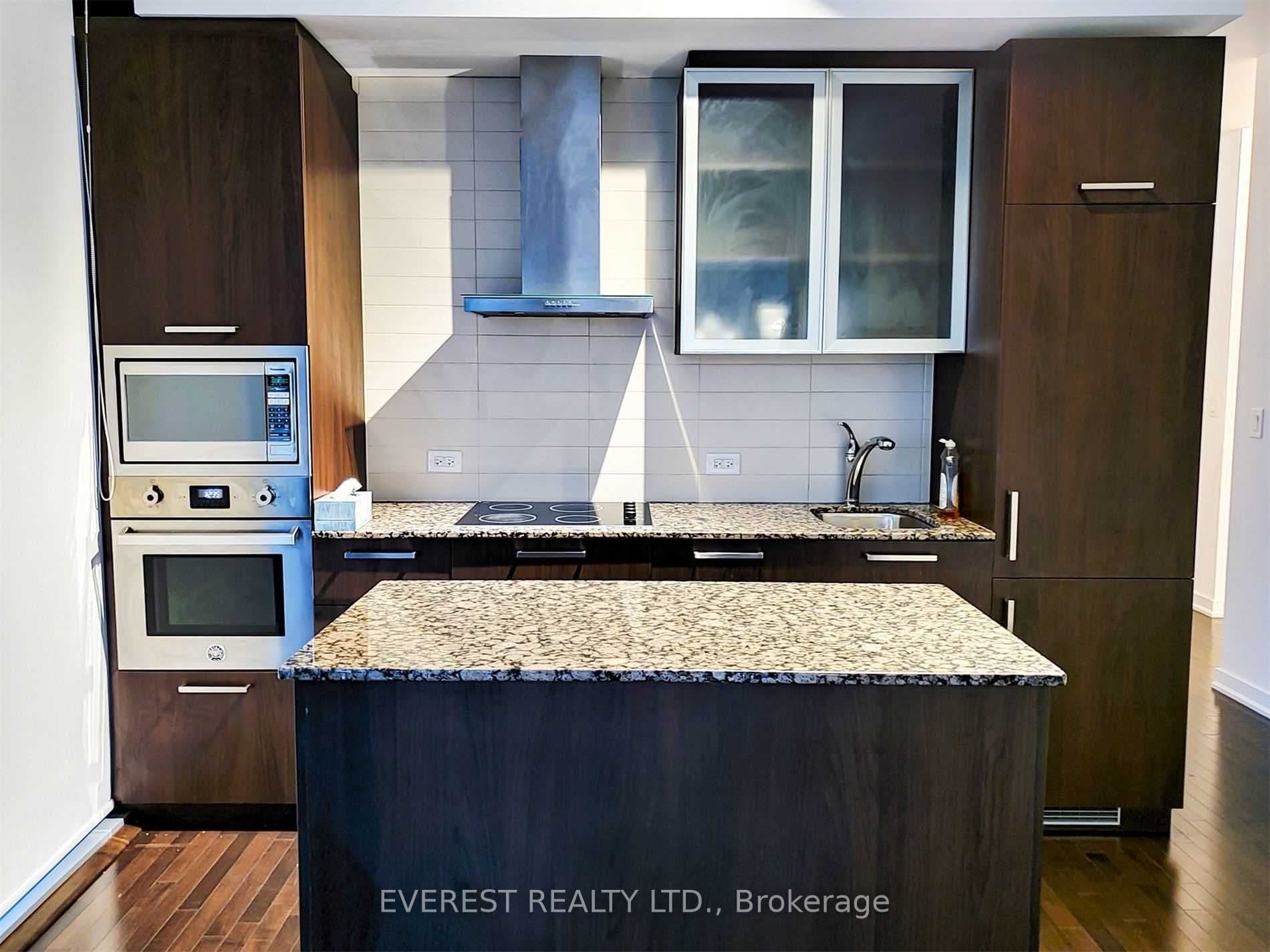 Unit 4110 12 York Street photo 1