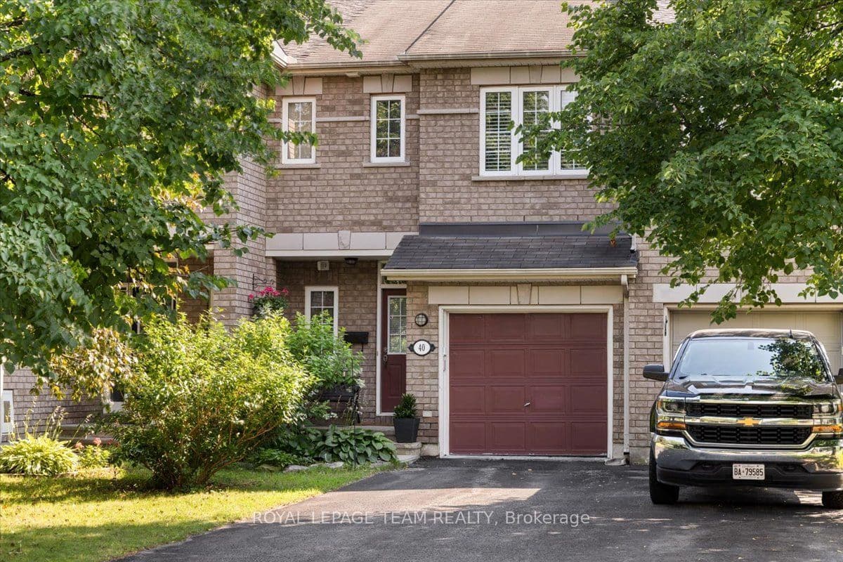 40 Saddlesmith Circle photo 1