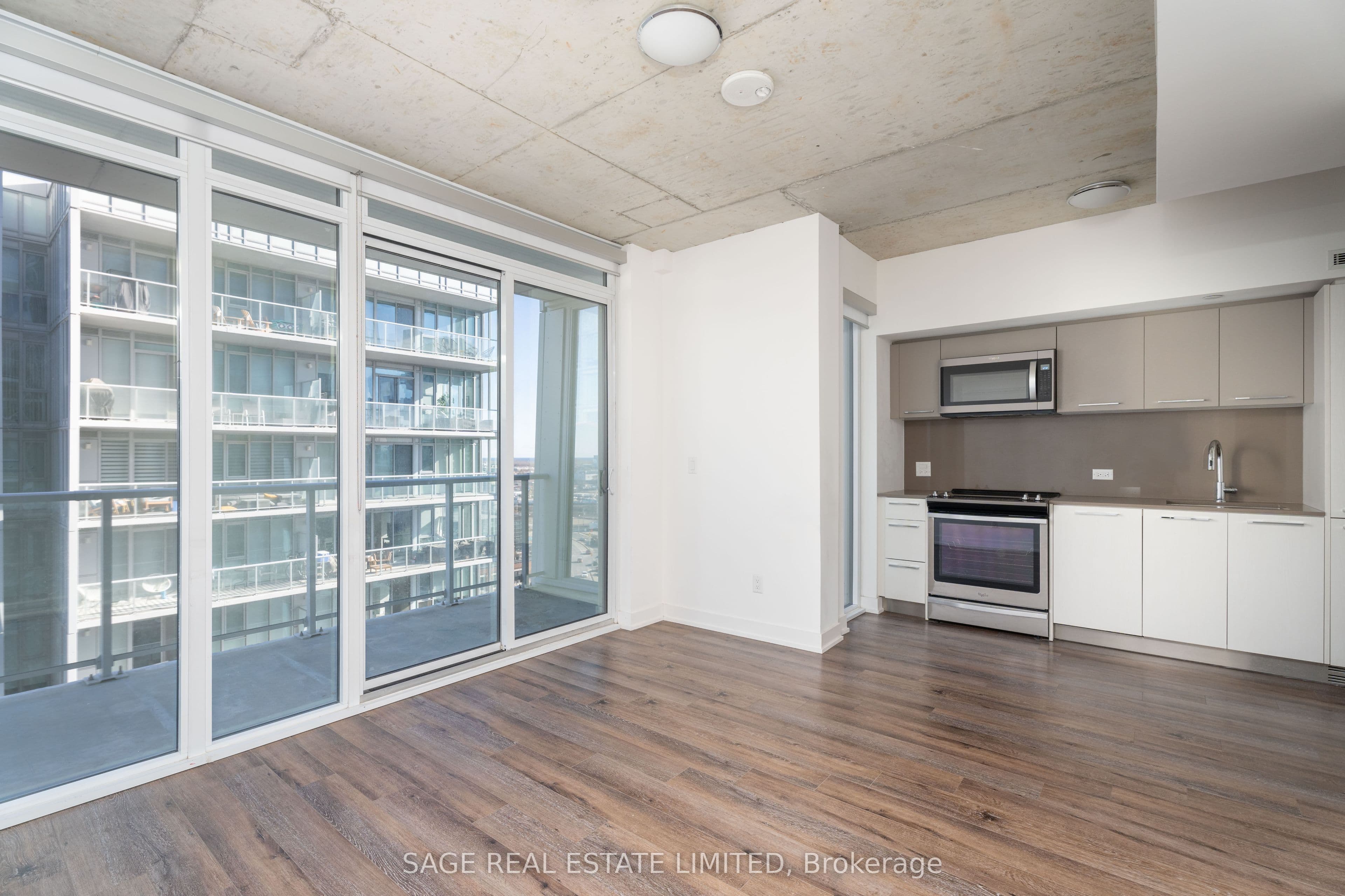 Unit 1102 15 Baseball Place photo 1