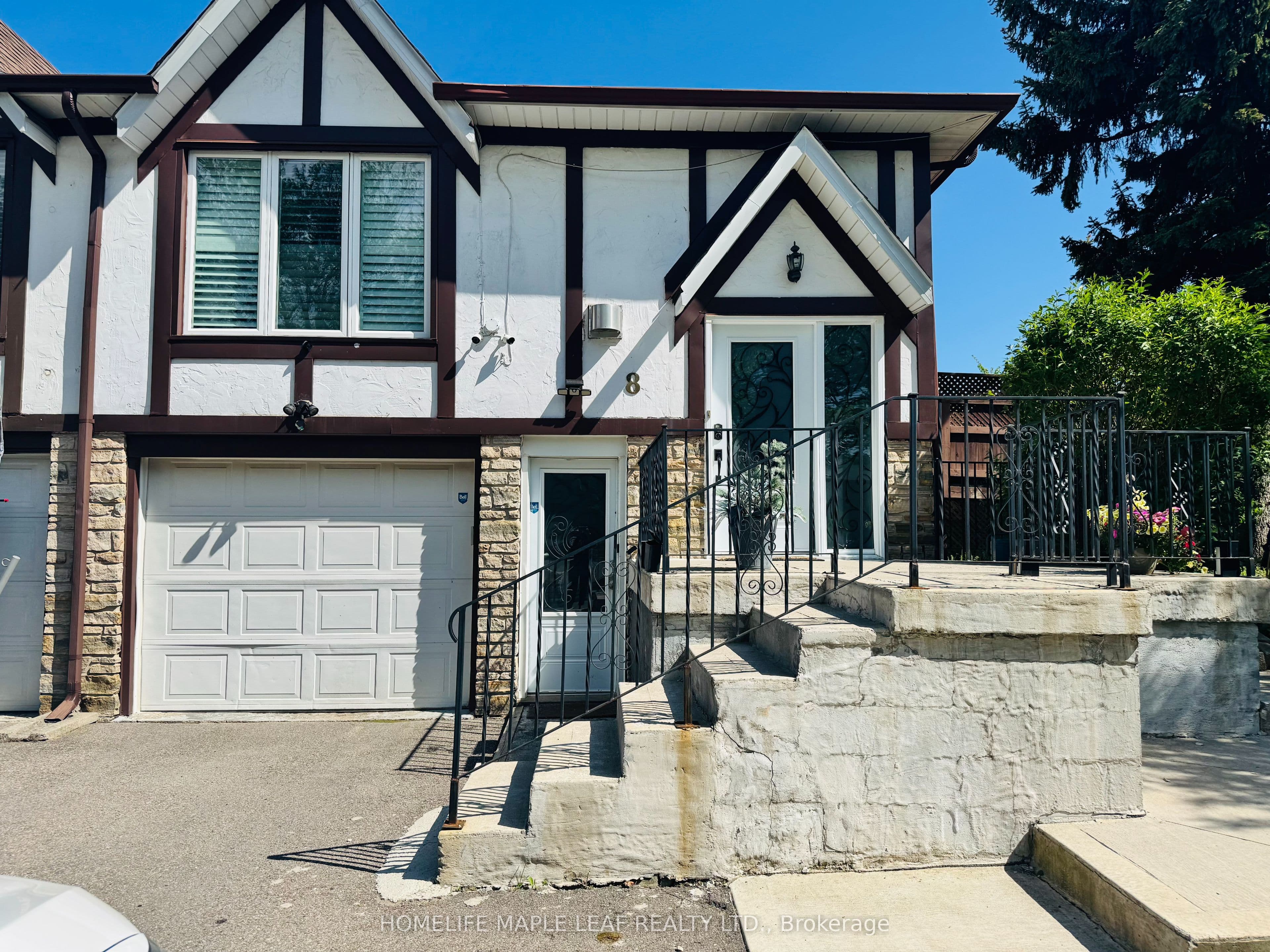 8 Montrose Place photo 1