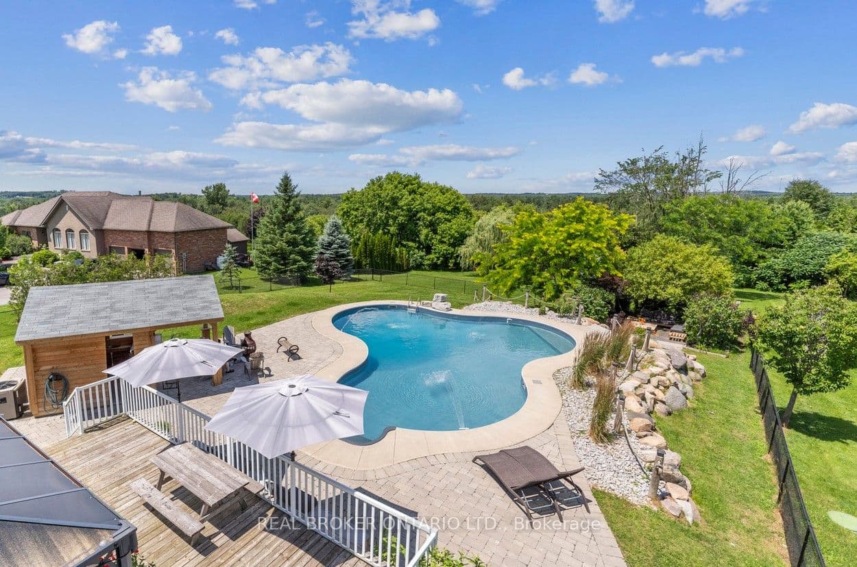 27 Bagshaw Crescent photo 1