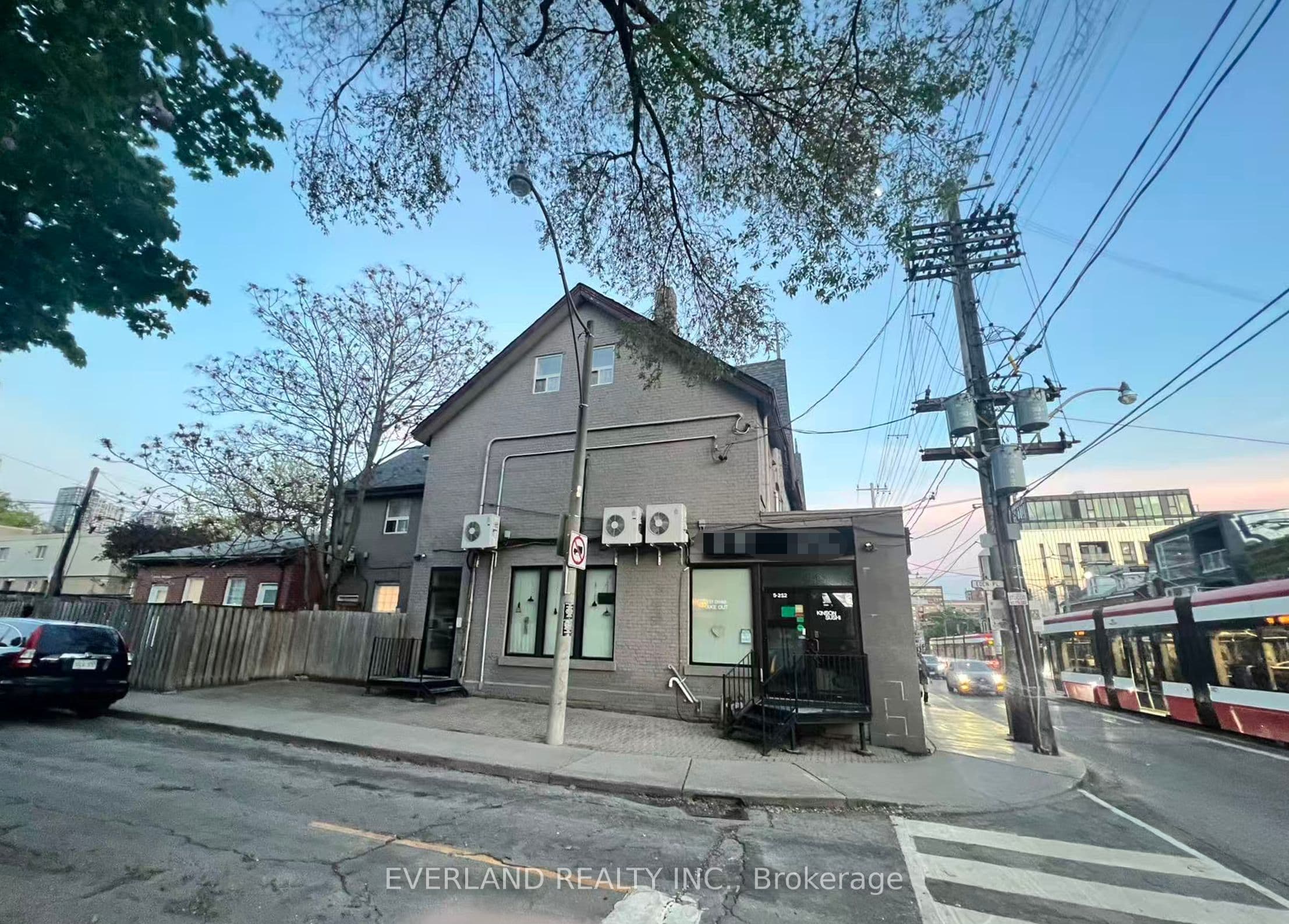 217 Bathurst Street photo 1