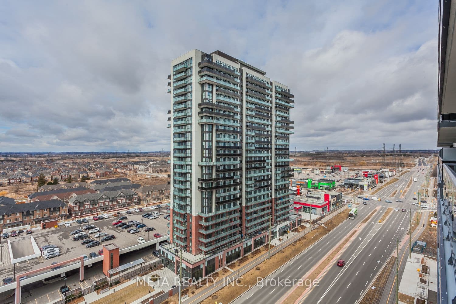 Unit 322 2545 Simcoe Street photo 1