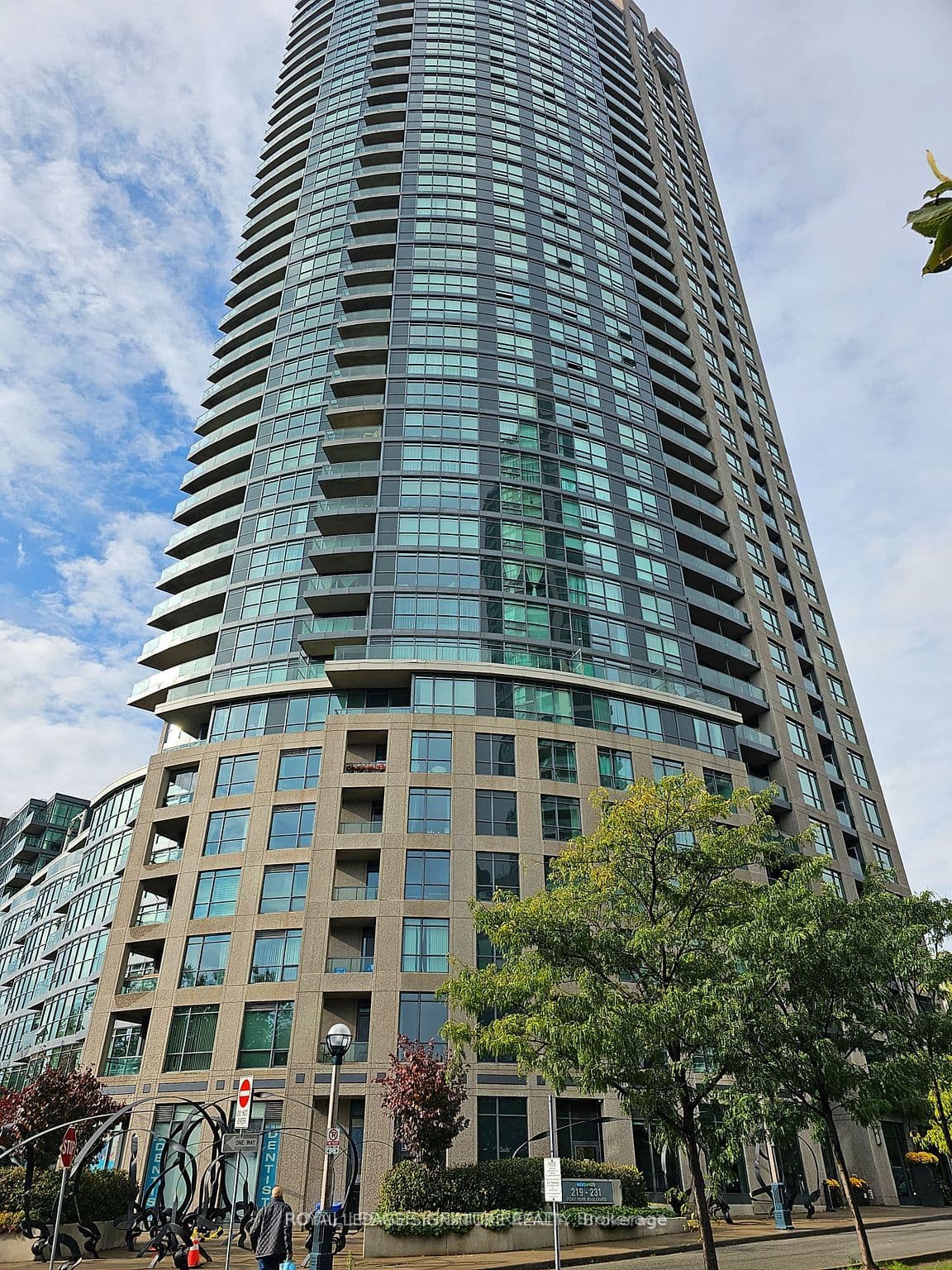 Unit 1810 219 Fort York Boulevard photo 1