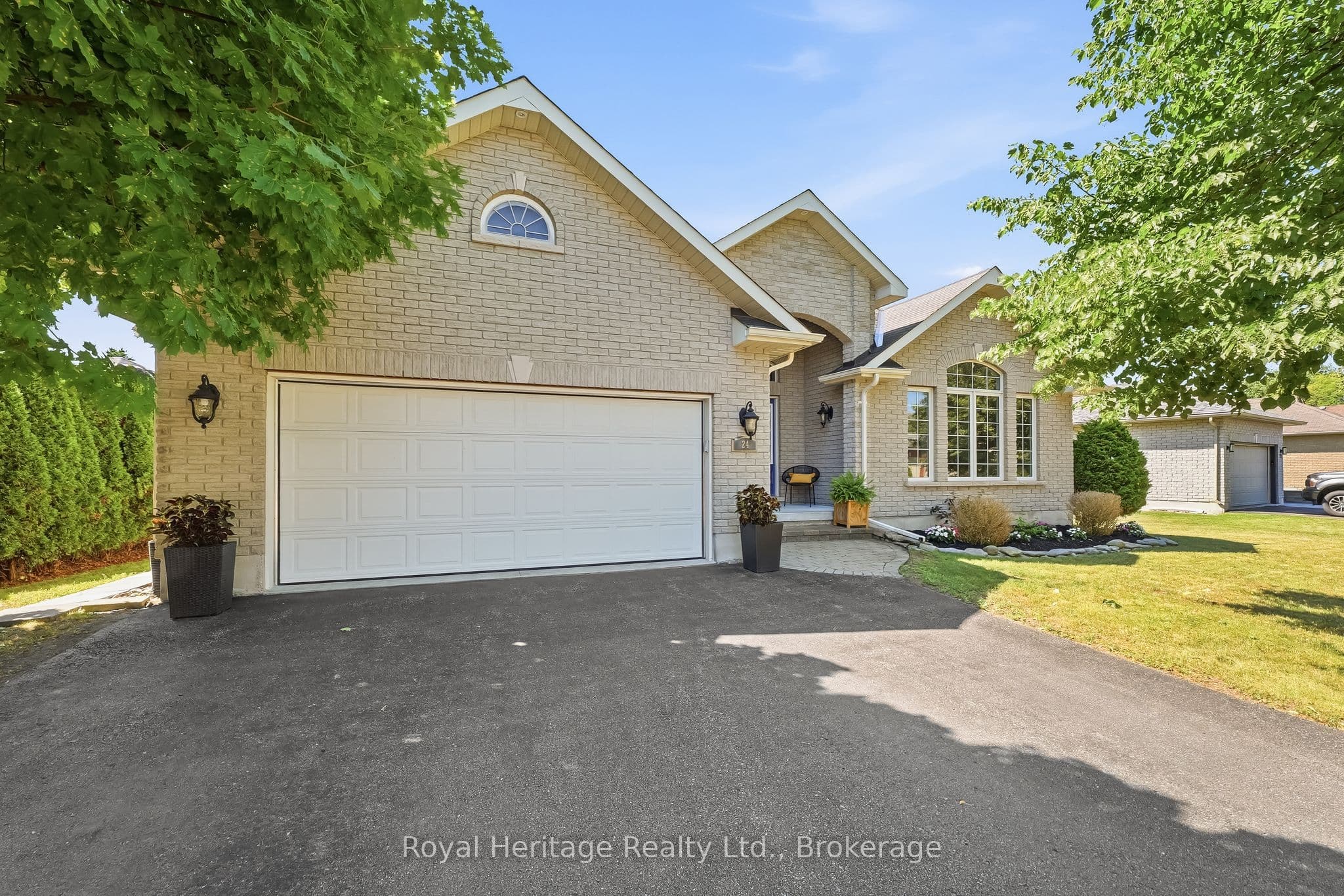 24 Iroquois Avenue photo 1