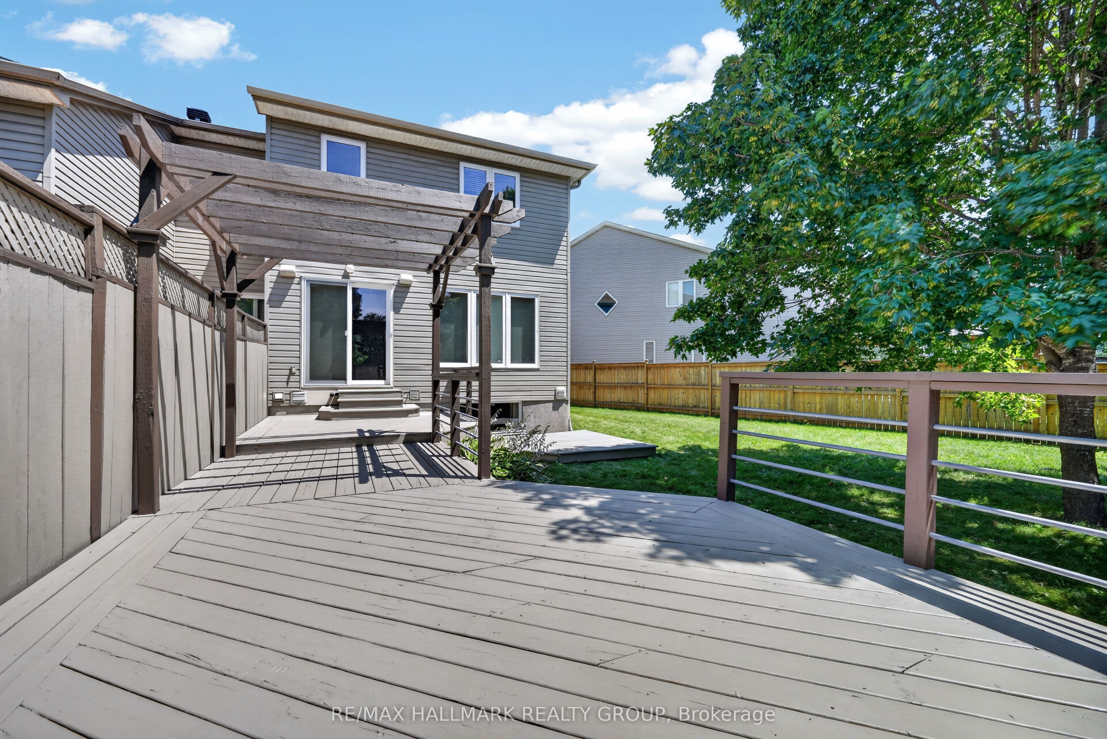 2028 MELETTE Crescent photo 1