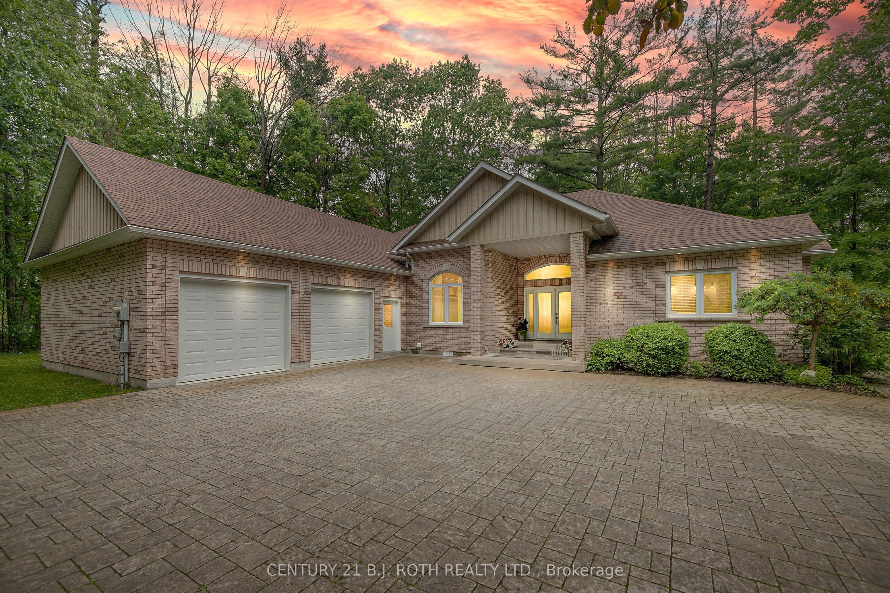 3925 Algoma Avenue photo 1