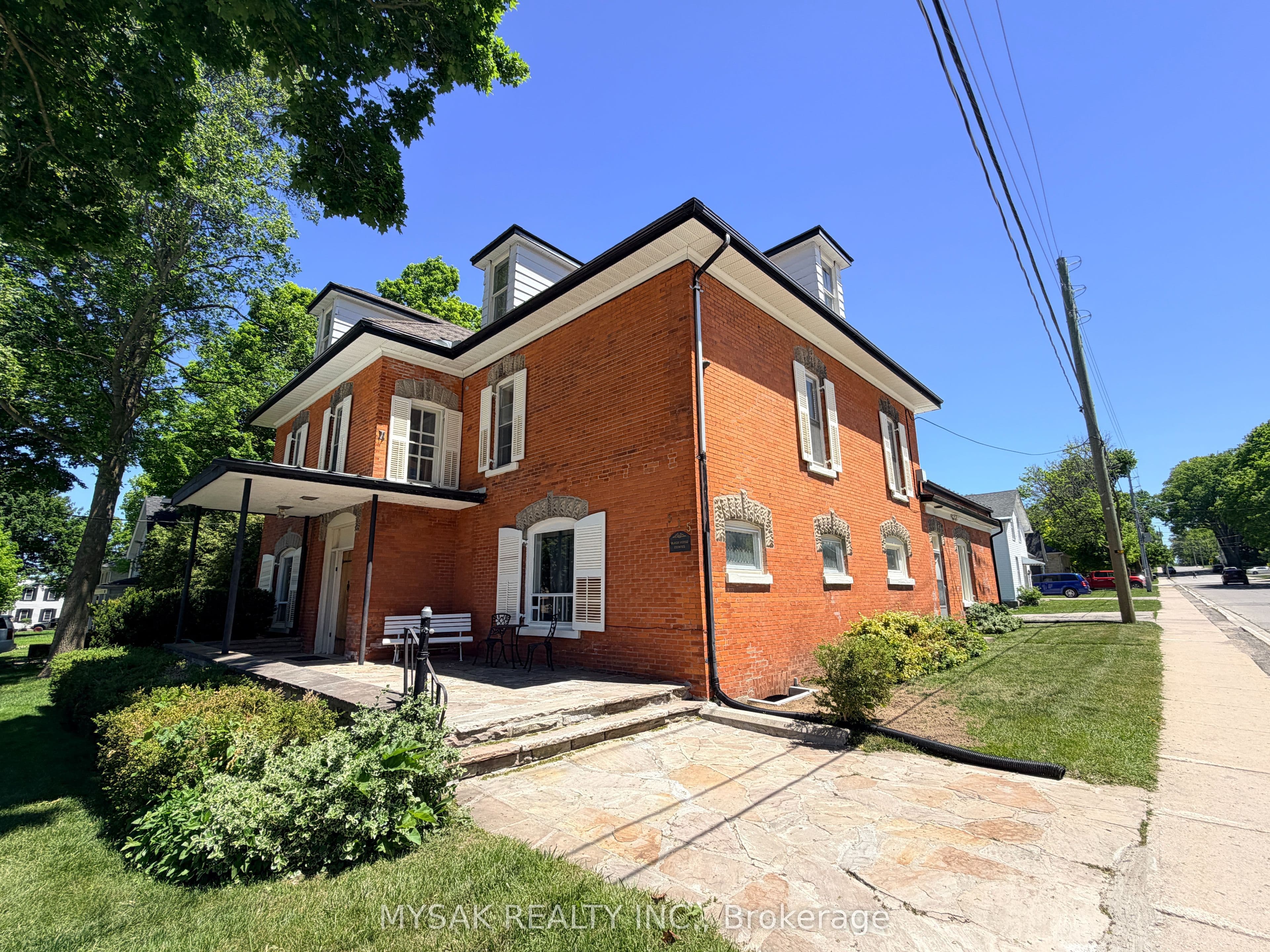 315 Centre Street photo 1