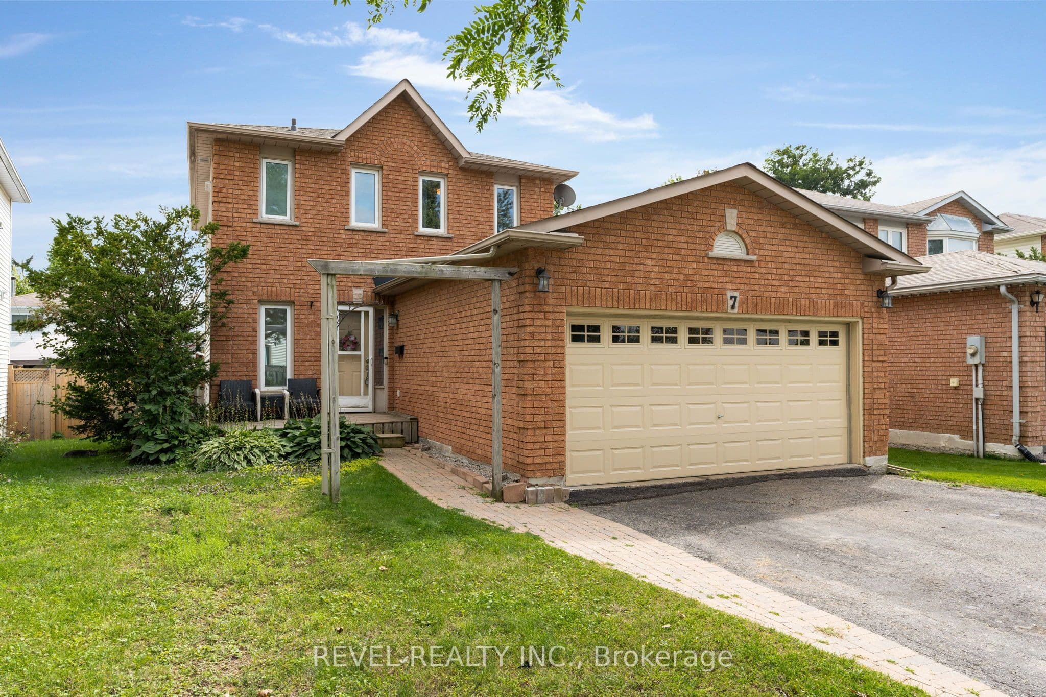 7 Penton Drive photo 1