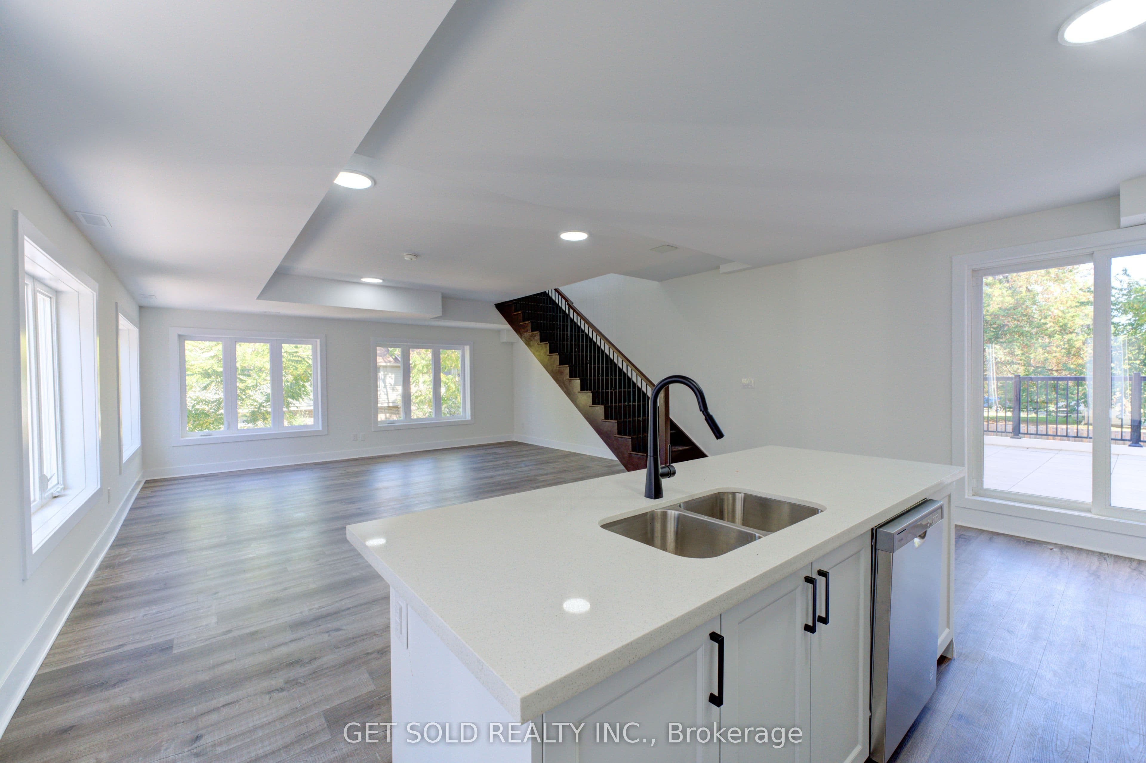 Unit 14 6701 Thorold Stone Road photo 1