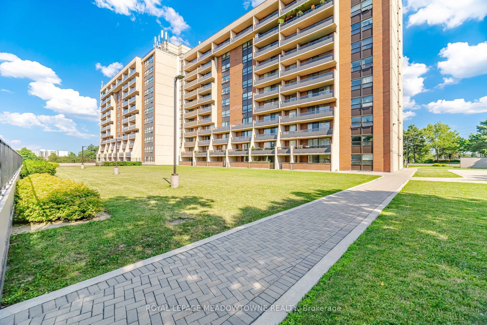 Unit 501 2929 Aquitaine Avenue photo 1