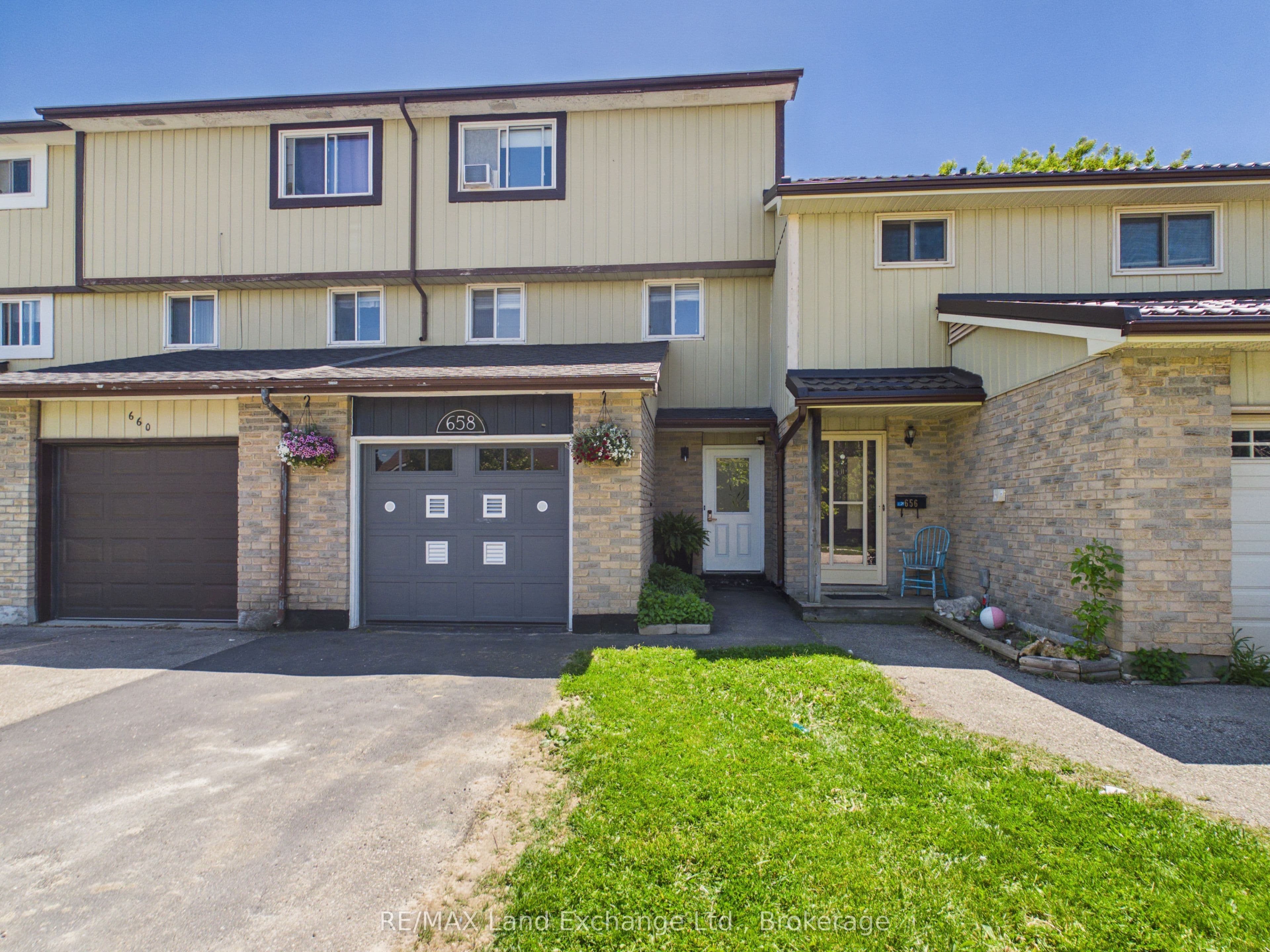 658 Hunter Street photo 1