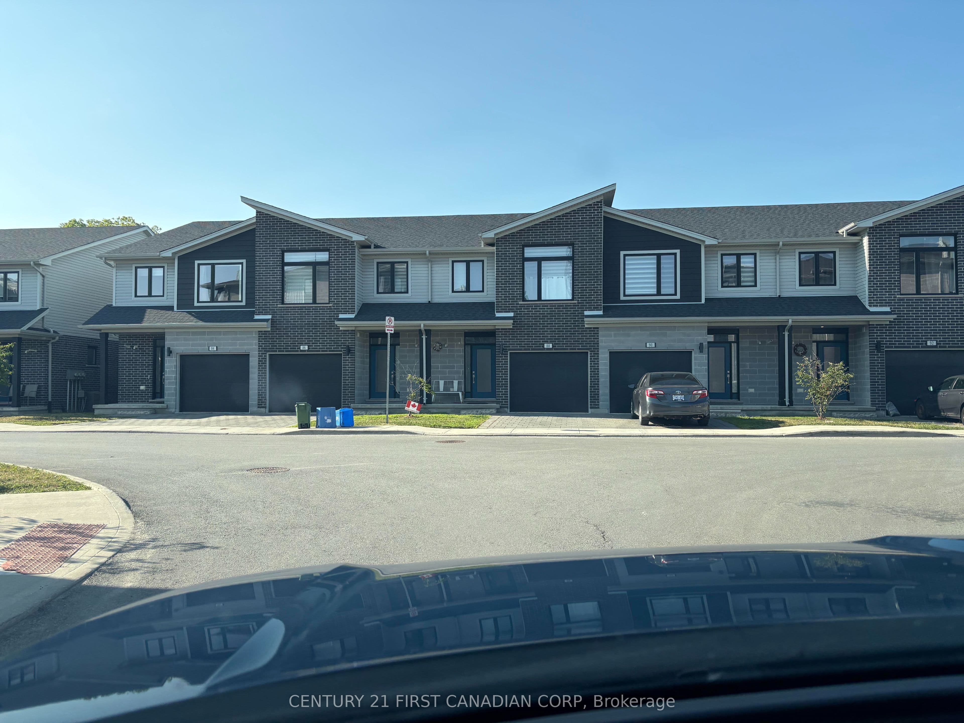 177 Edgevalley Road photo 1