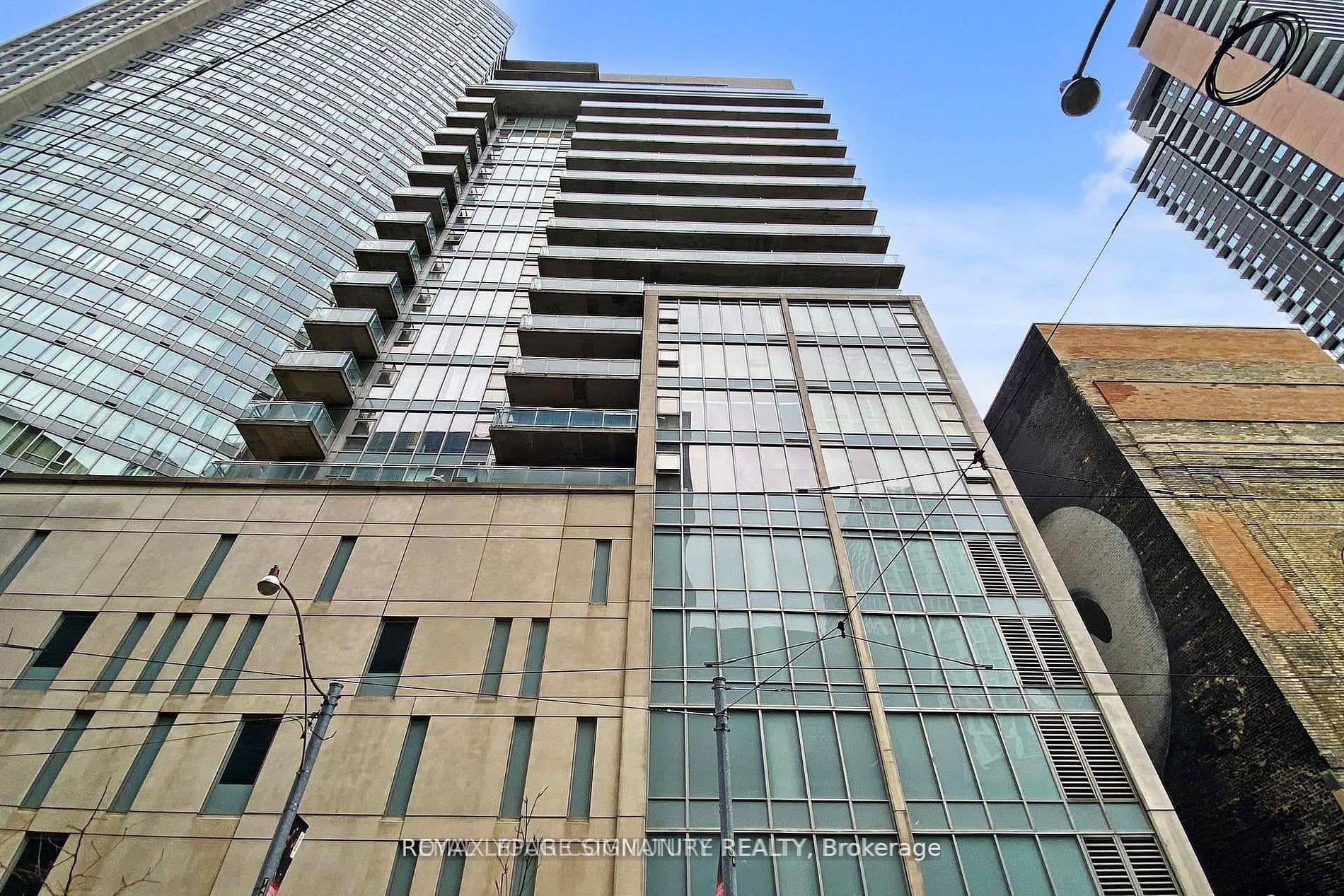 Unit 1702 220 Victoria Street photo 1