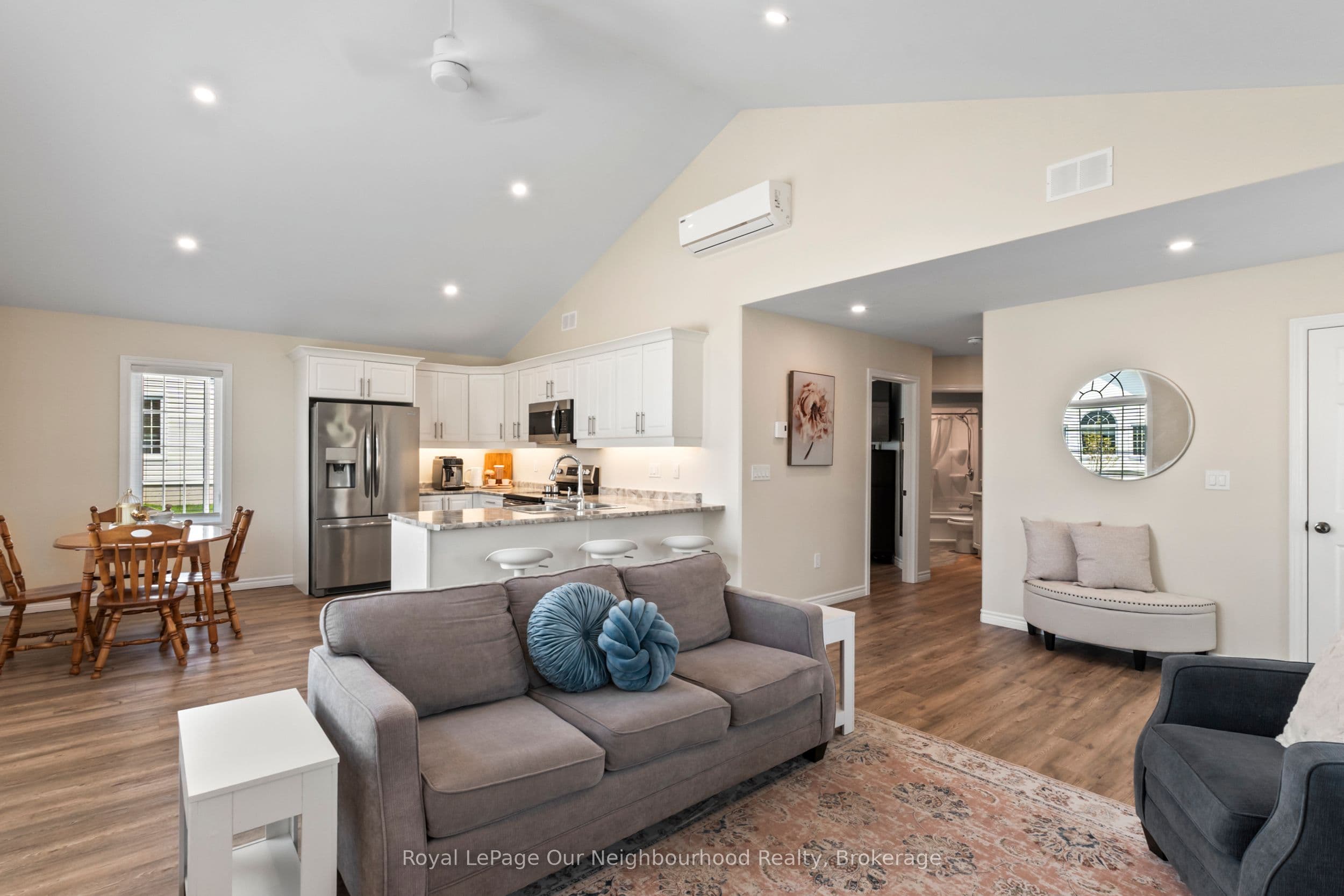 Unit 1602 300 Croft Street photo 1