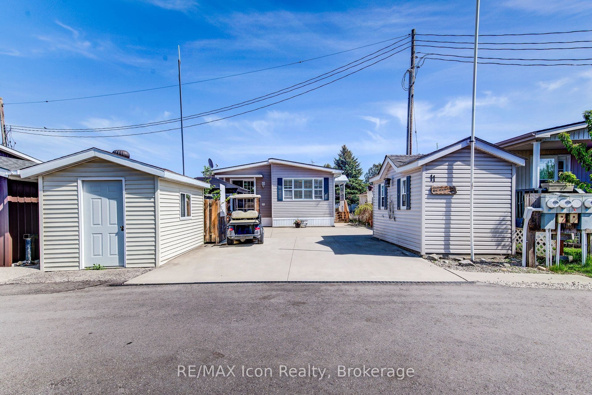11 Hemlock Crescent photo 1
