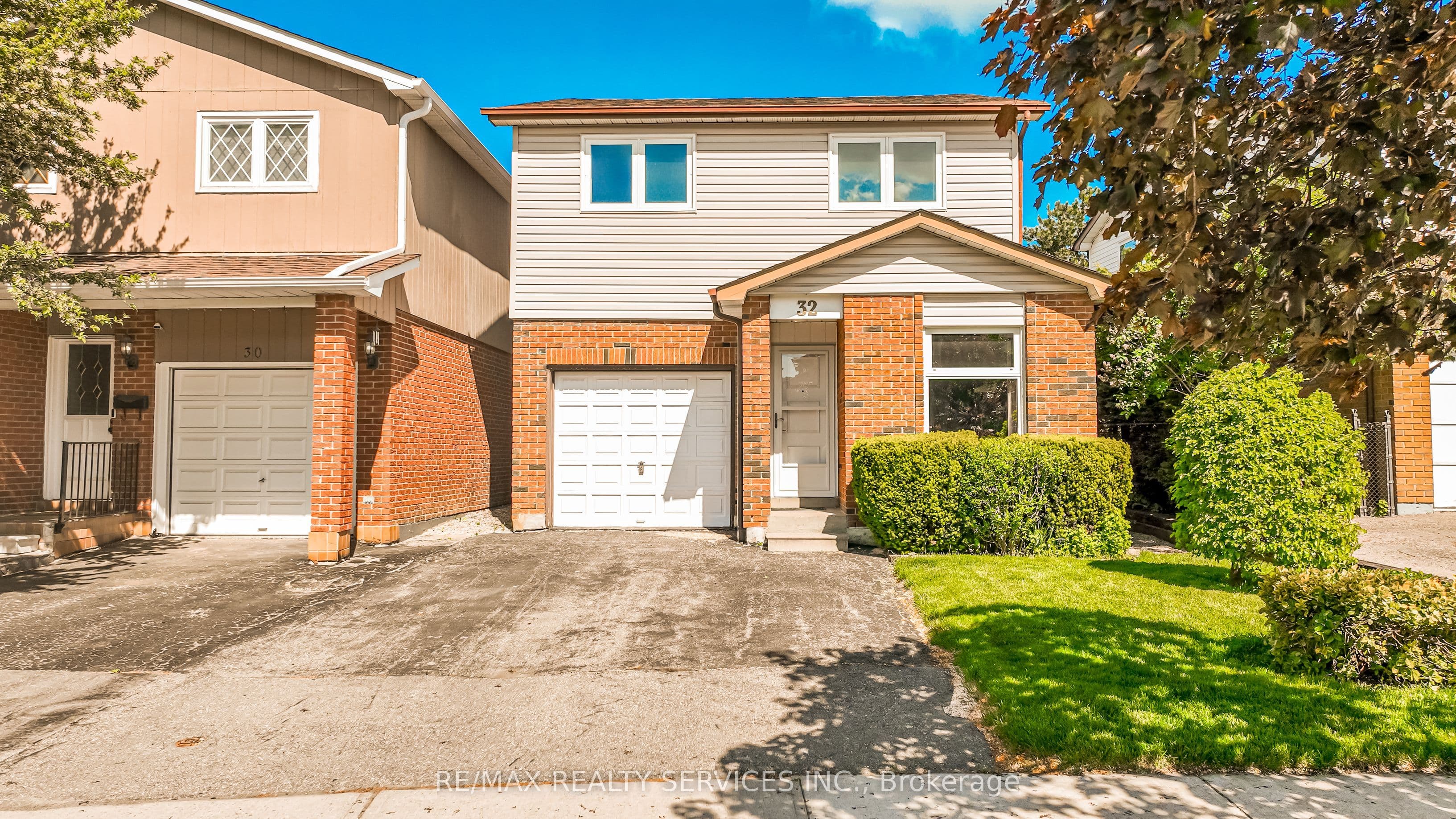 32 Winterfold Drive photo 1
