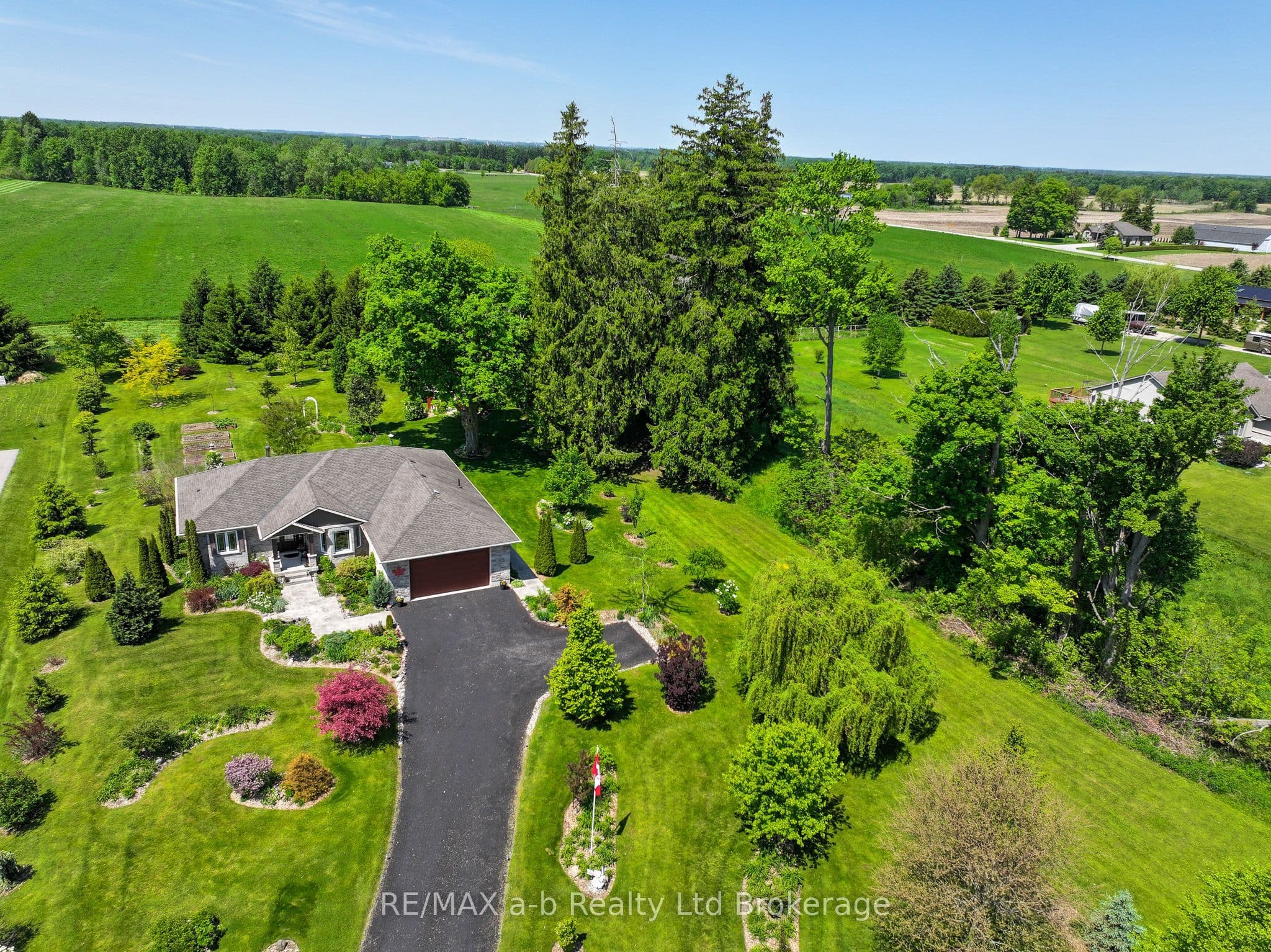 261 Middle Townline Road photo 1