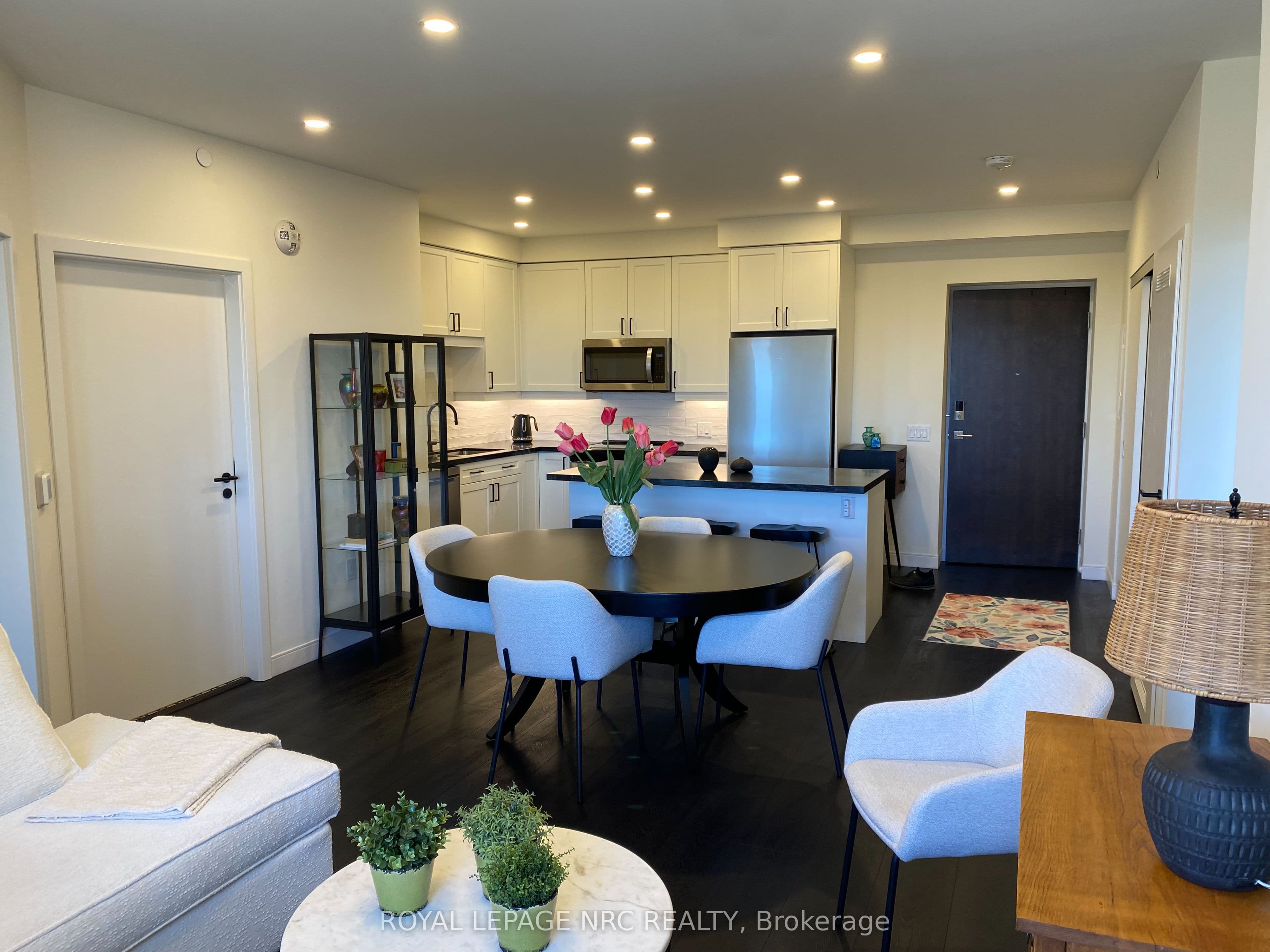 Unit 604 118 West Street photo 1