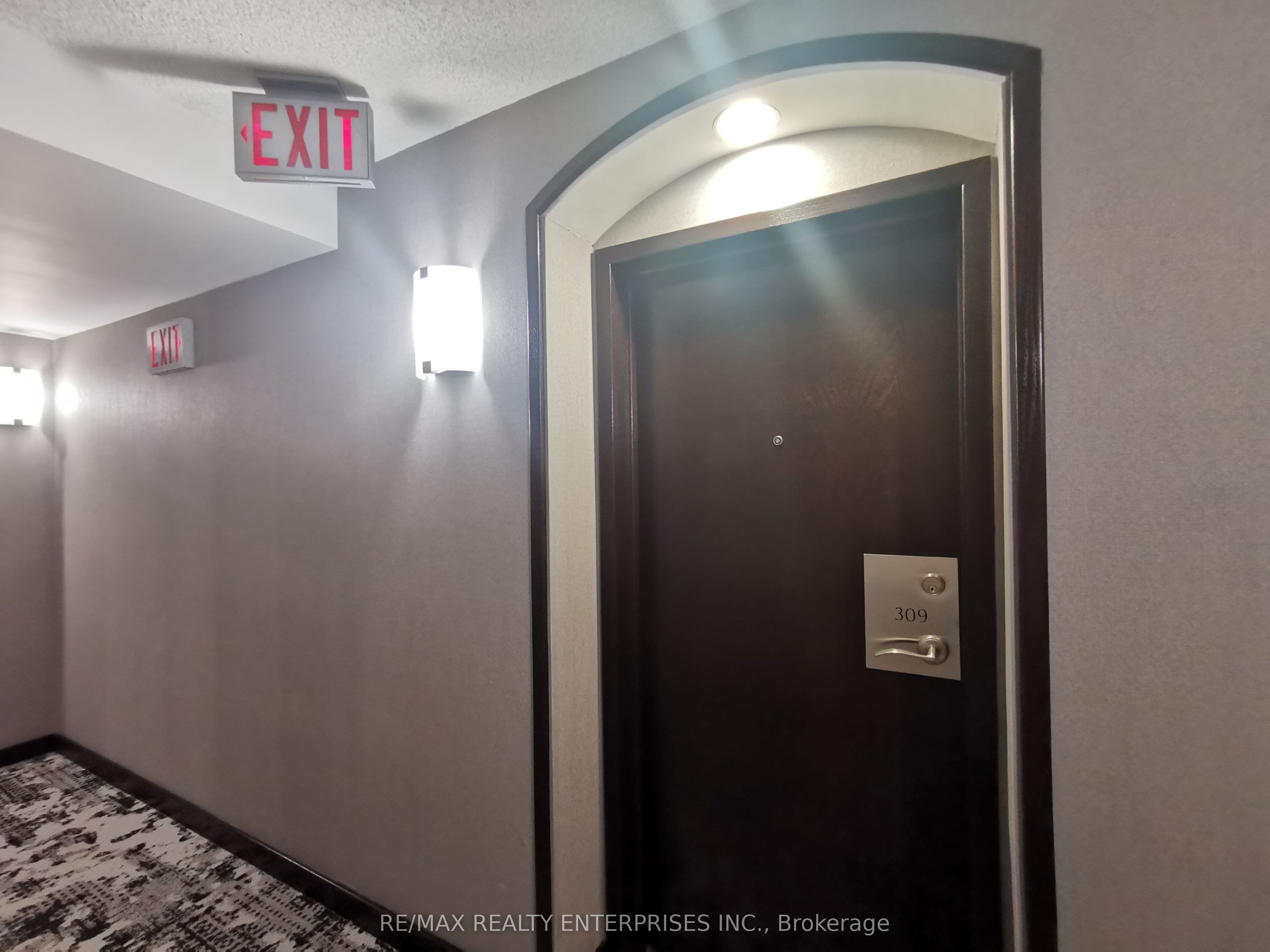 Unit 309 10 Queens Quay photo 1