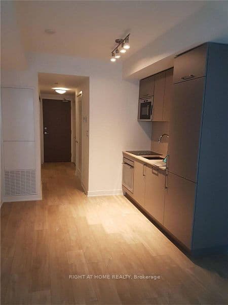 Unit 420E 576 FRONT Street photo 1