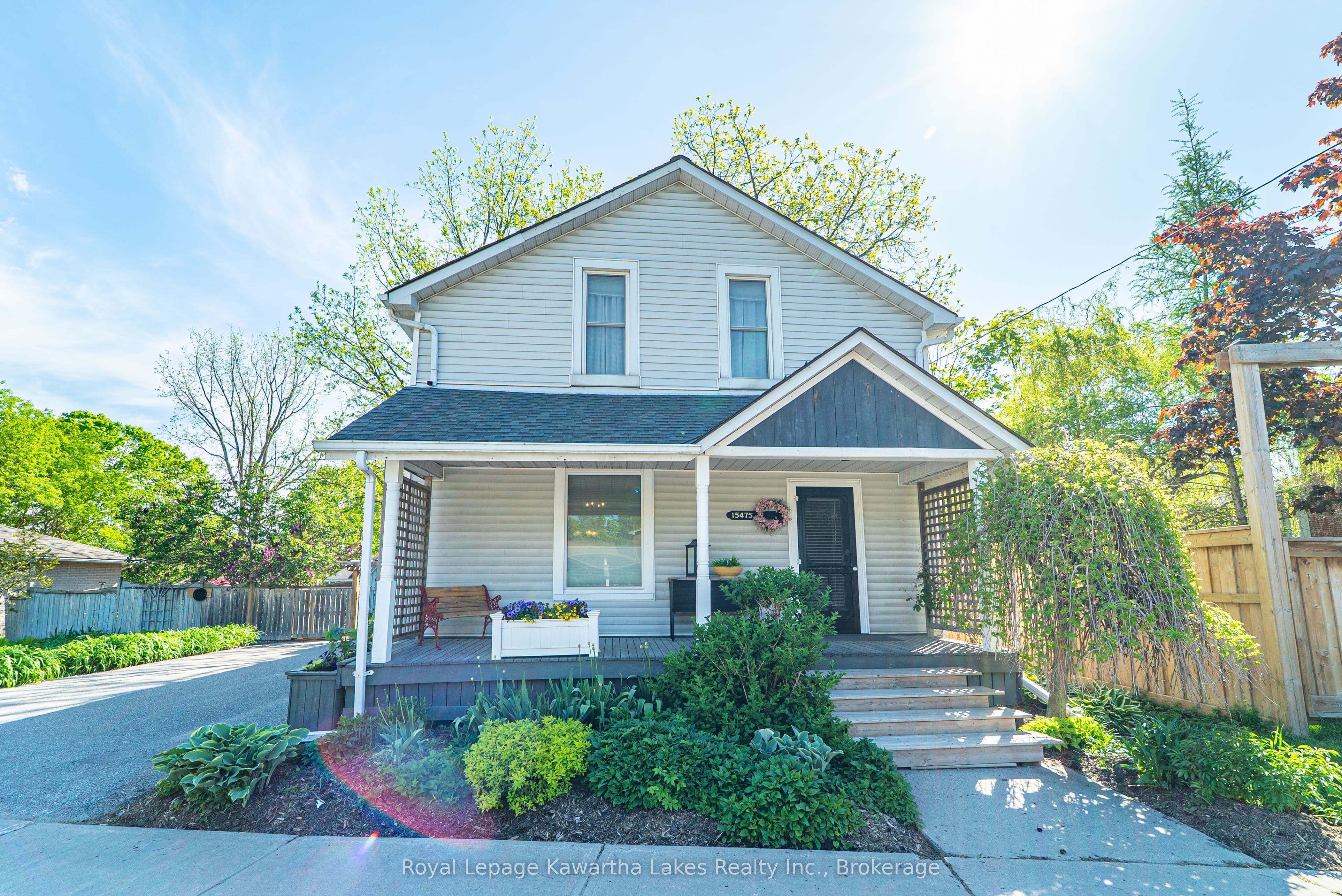 15475 Simcoe Street photo 1
