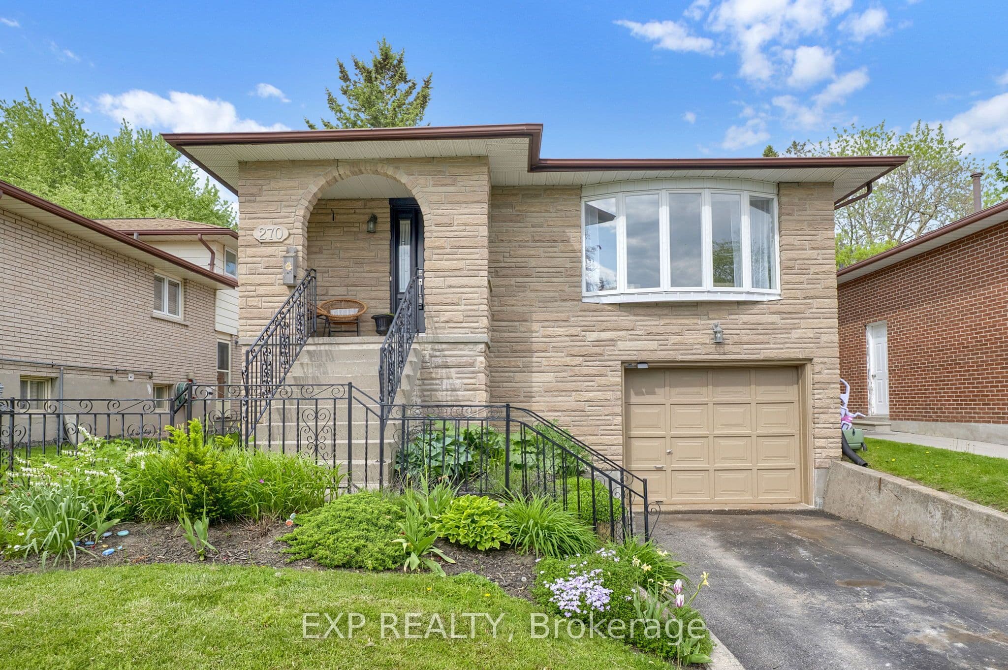 270 Fairlawn Court photo 1