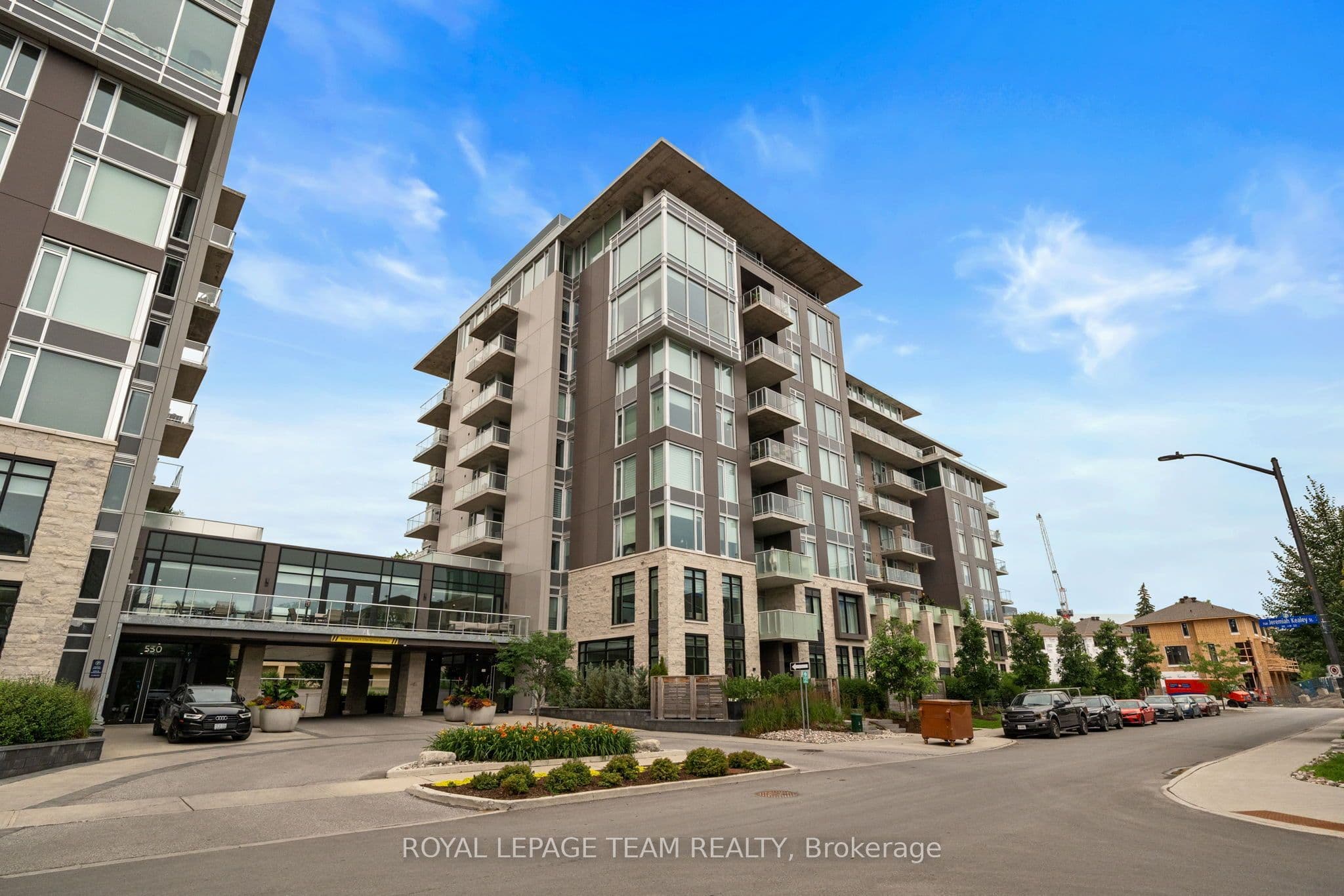 Unit 103 570 De Mazenod Avenue photo 1