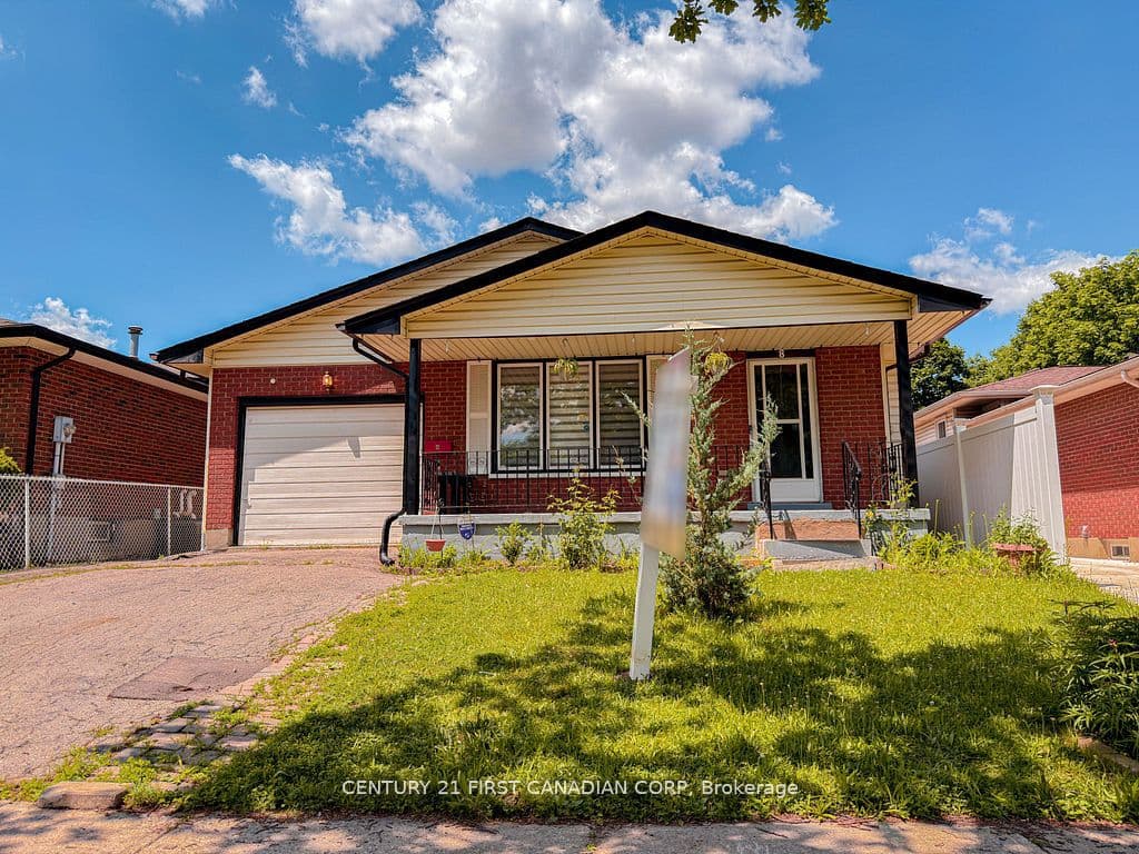 8 Poplar Crescent photo 1