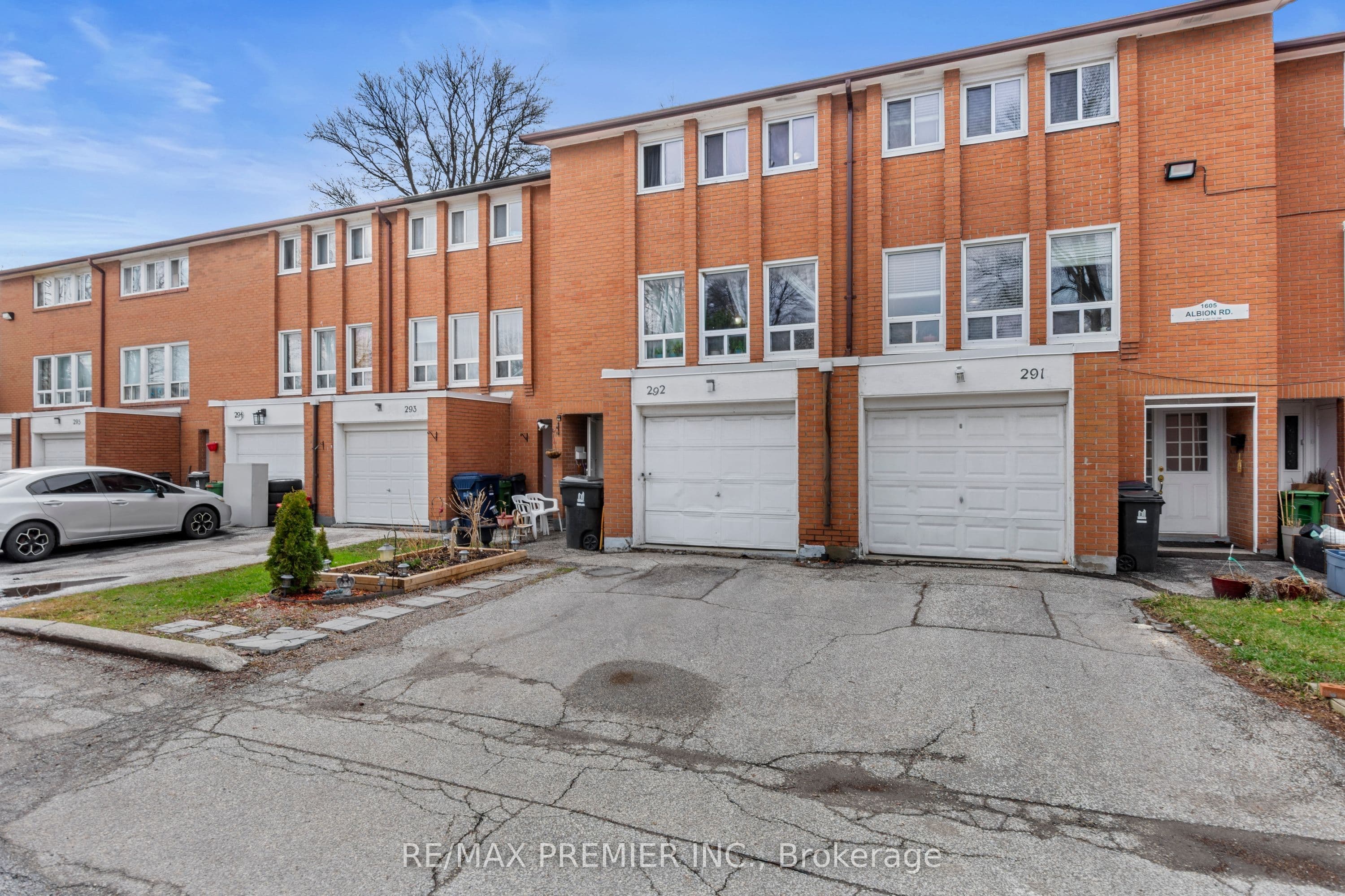 Unit 292 1605 Albion Road photo 1