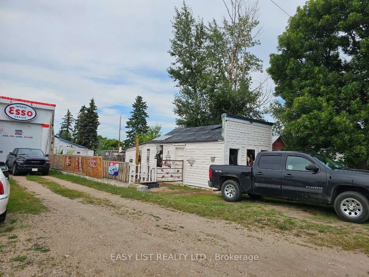30 McKenzie Avenue photo 1