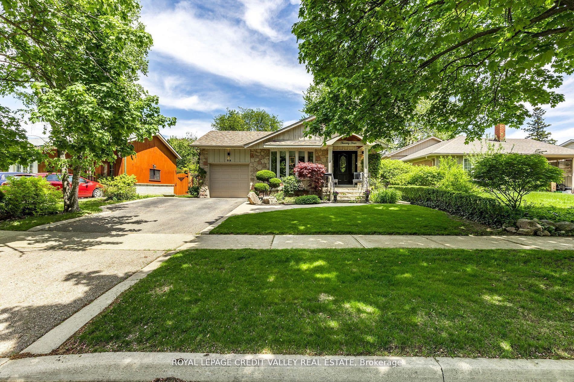 24 Ladore Drive photo 1