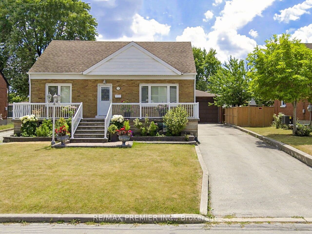 7 Mayall Avenue photo 1